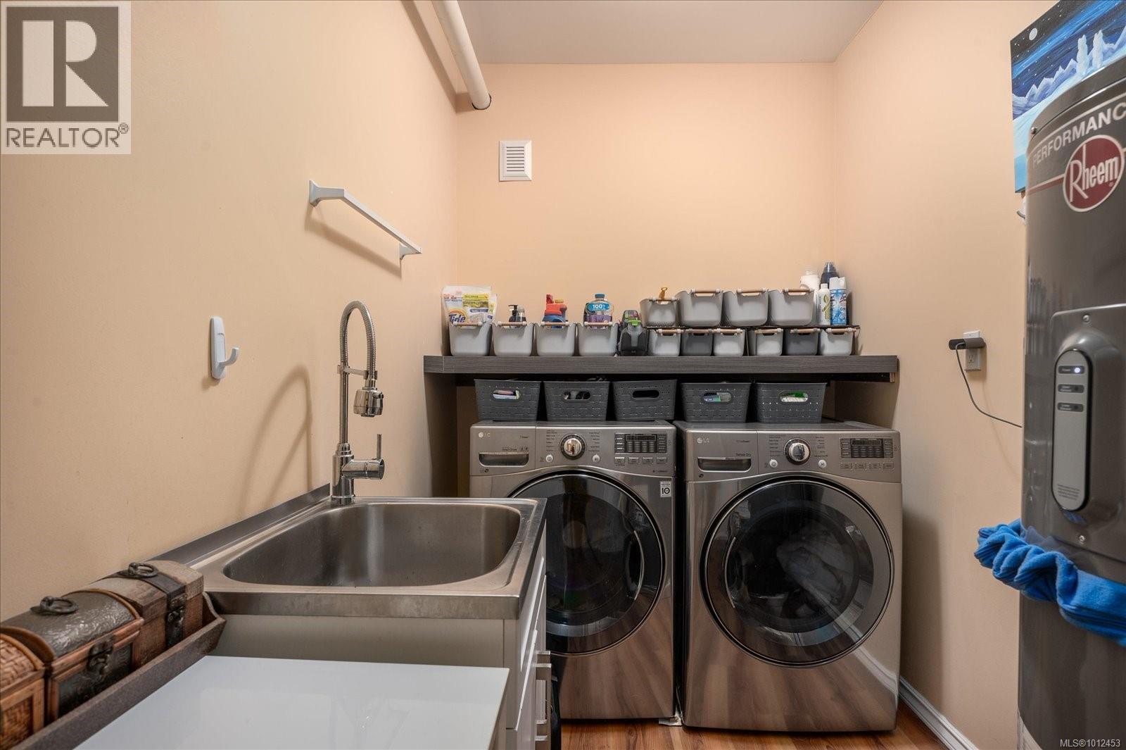 Photo 13 of 3743 Meares Dr, Port Alberni BC