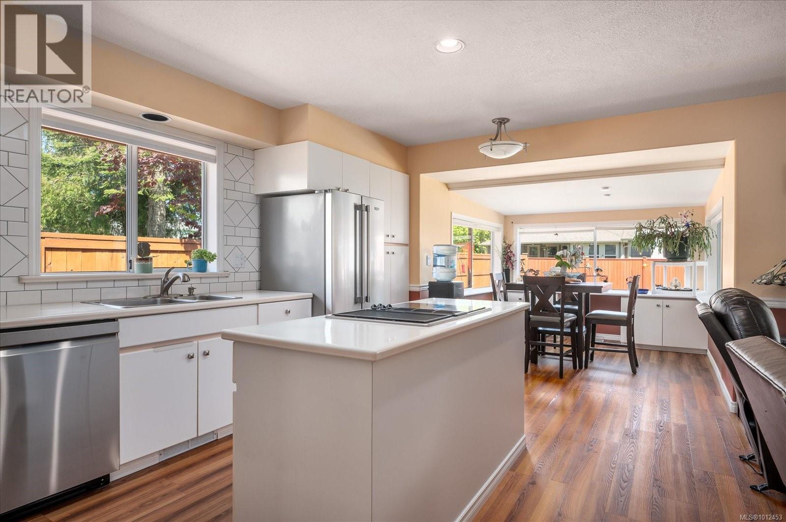 Photo 34 of 3743 Meares Dr, Port Alberni BC