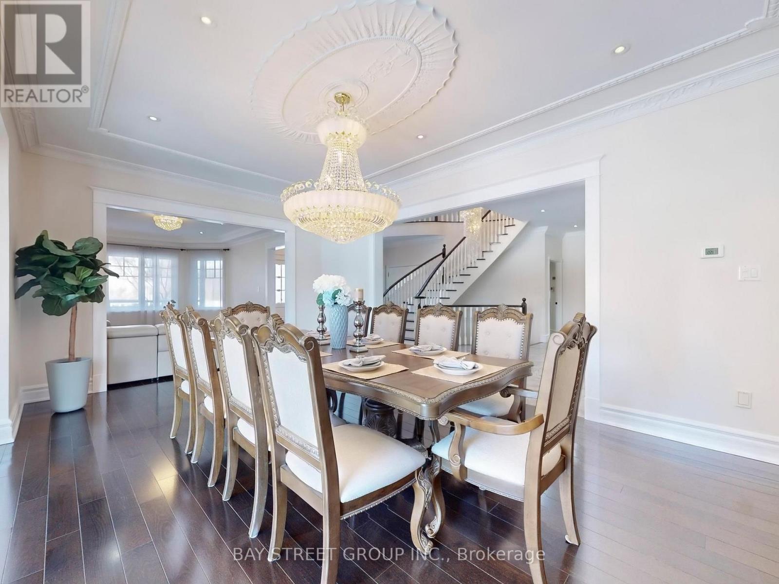 Photo 12 of 25 Brookshill Crescent, Richmond Hill ON