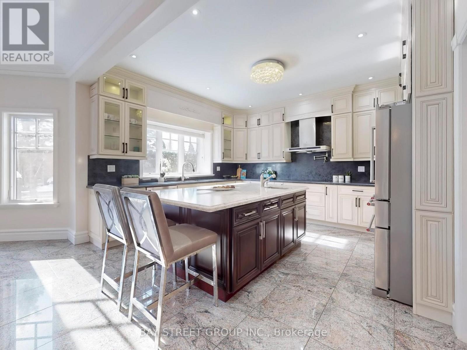 Photo 16 of 25 Brookshill Crescent, Richmond Hill ON