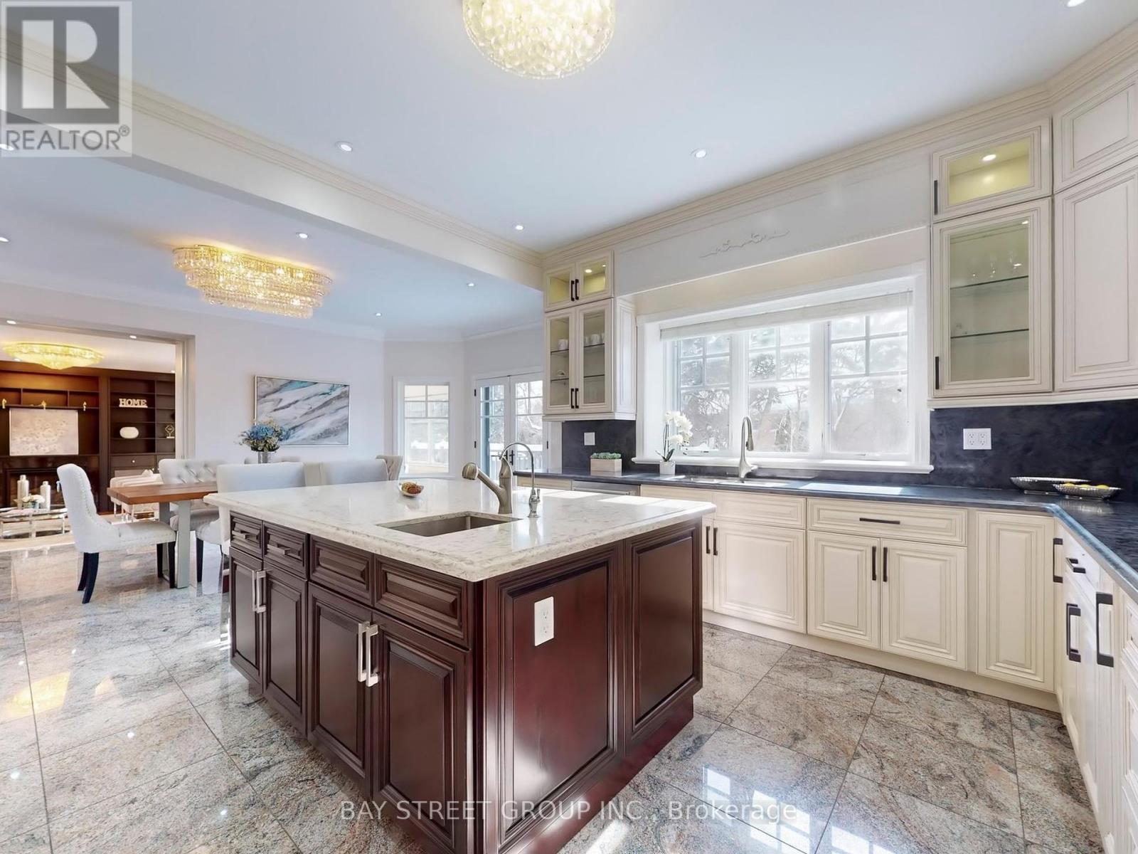 Photo 17 of 25 Brookshill Crescent, Richmond Hill ON