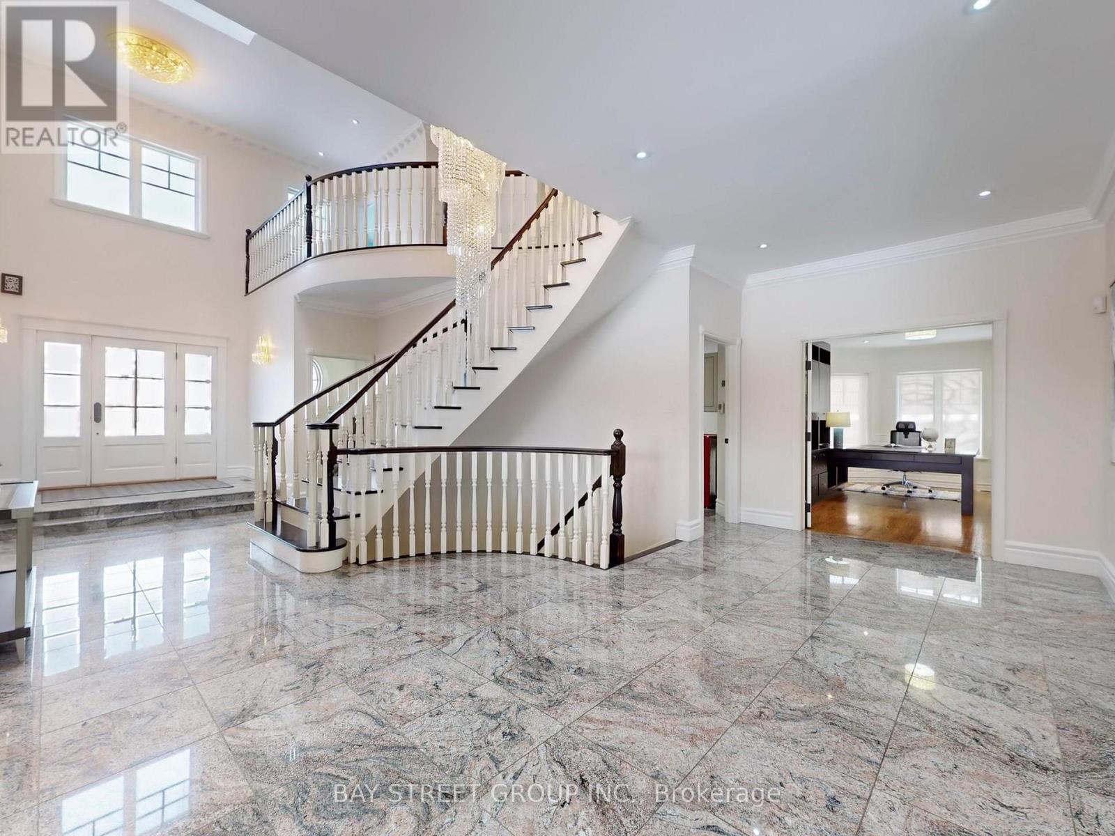 Photo 3 of 25 Brookshill Crescent, Richmond Hill ON
