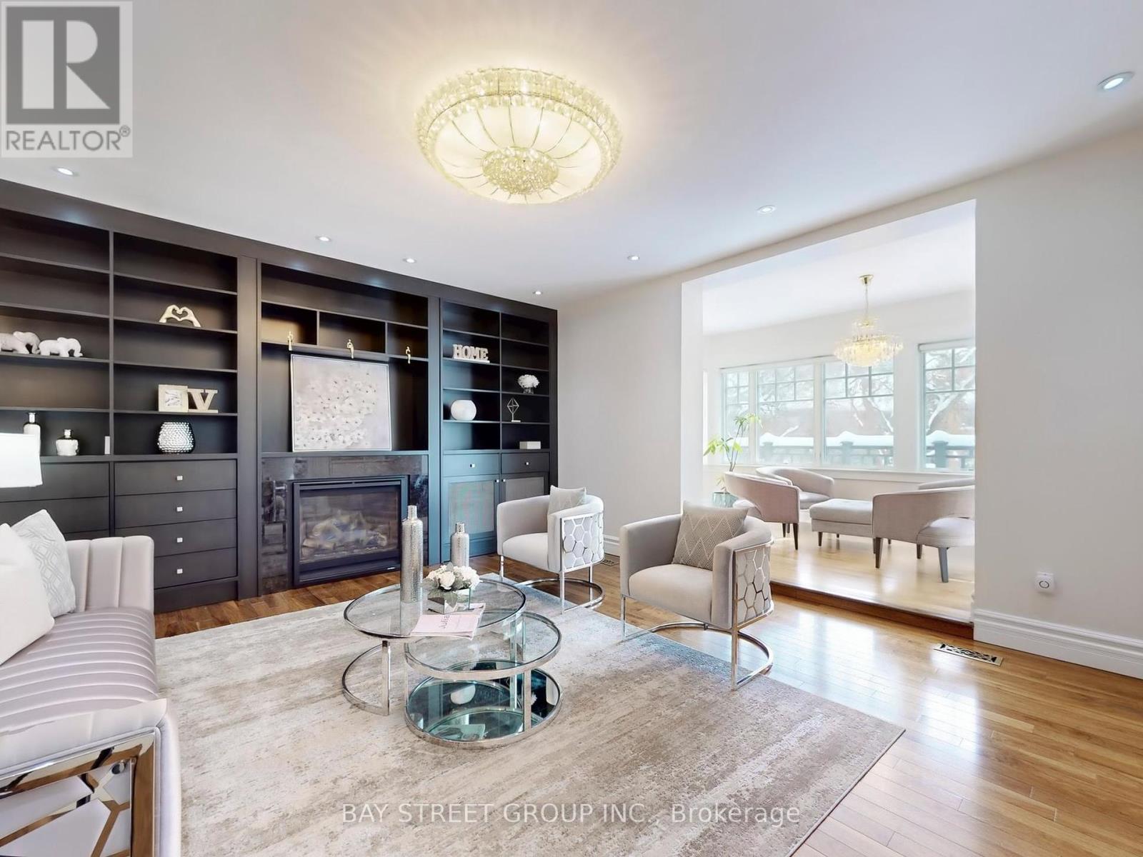 Photo 6 of 25 Brookshill Crescent, Richmond Hill ON