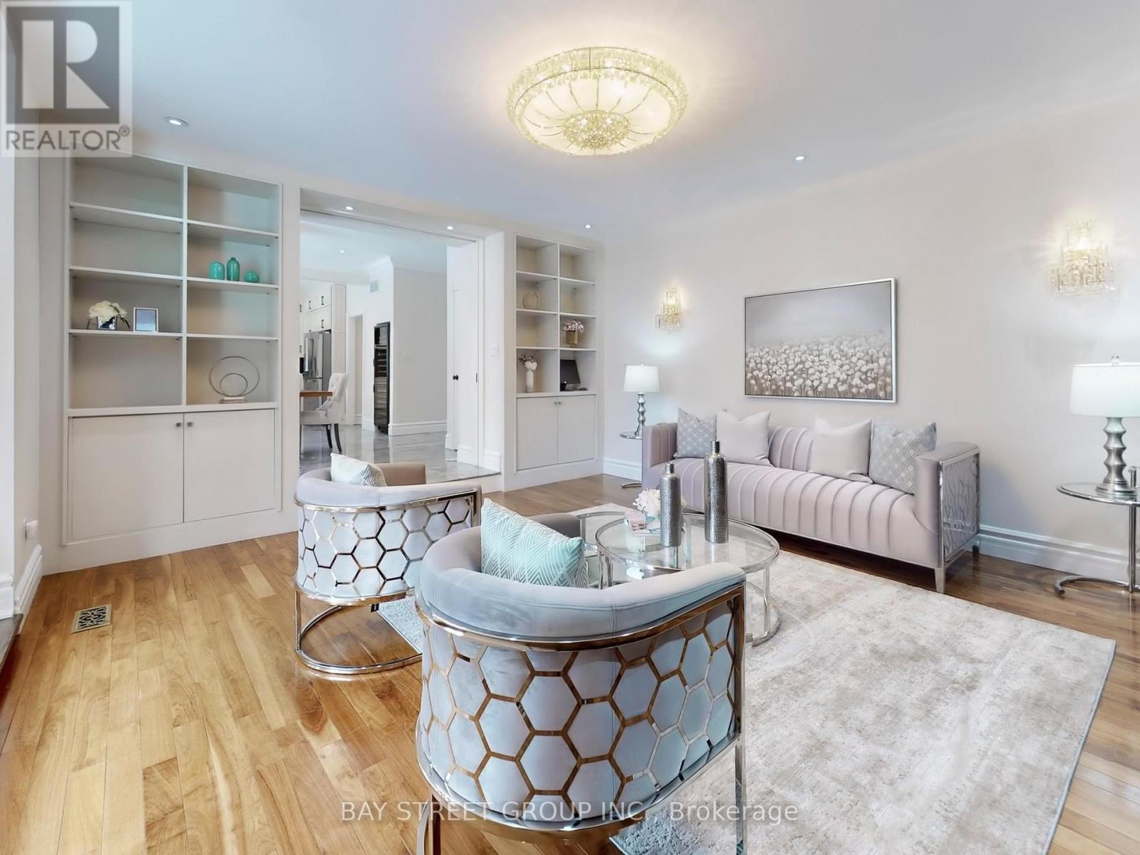 Photo 8 of 25 Brookshill Crescent, Richmond Hill ON