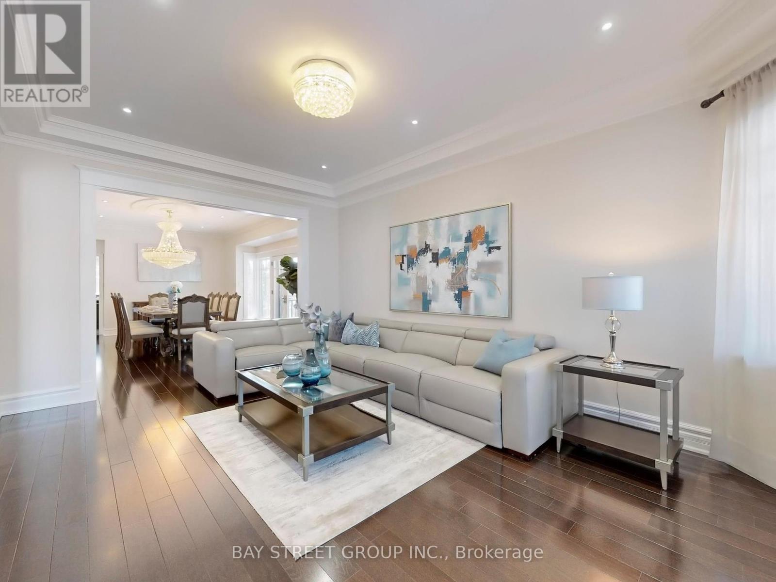 Photo 9 of 25 Brookshill Crescent, Richmond Hill ON