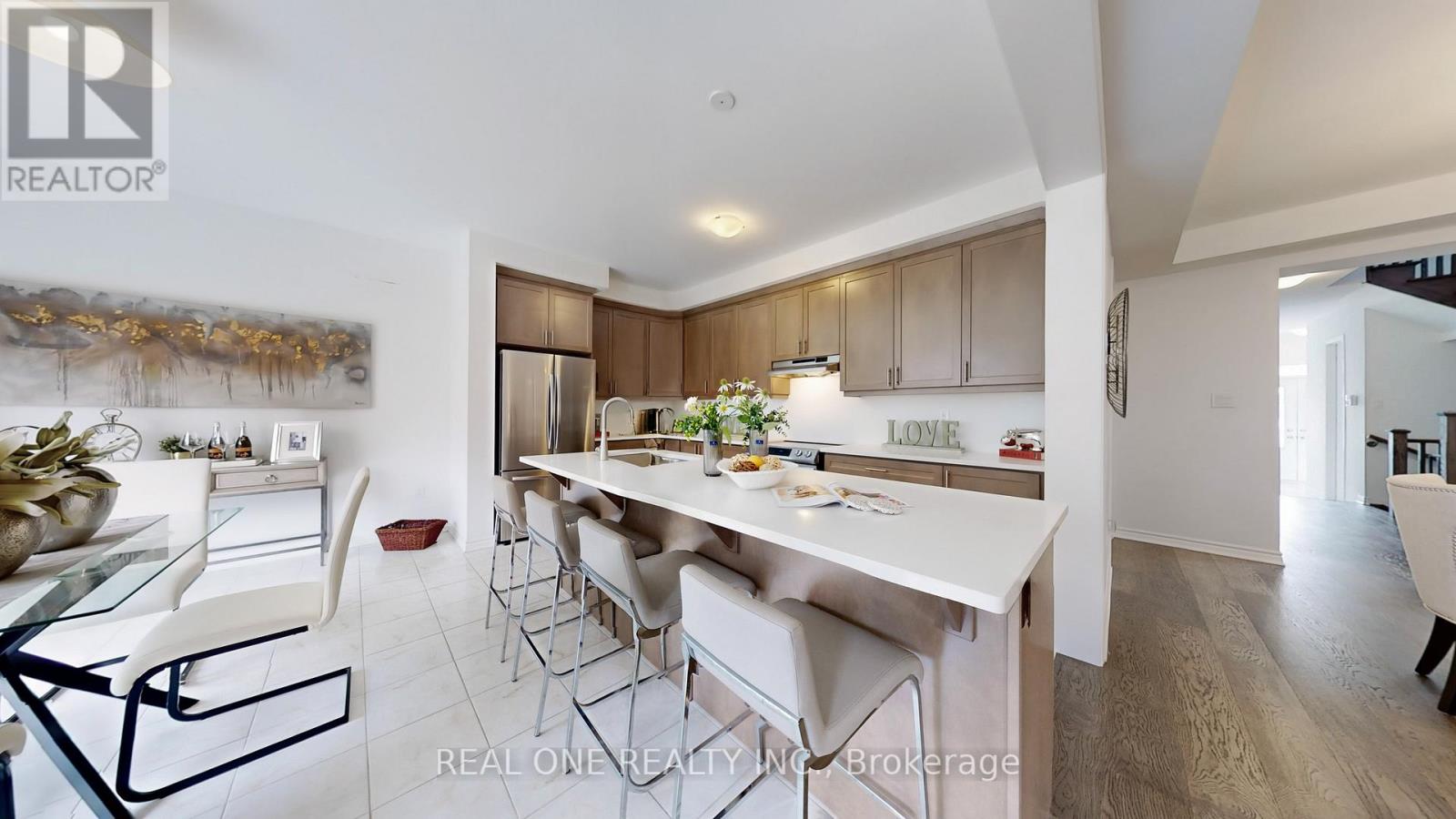Photo 13 of 561 Kennedy Circle W, Milton ON