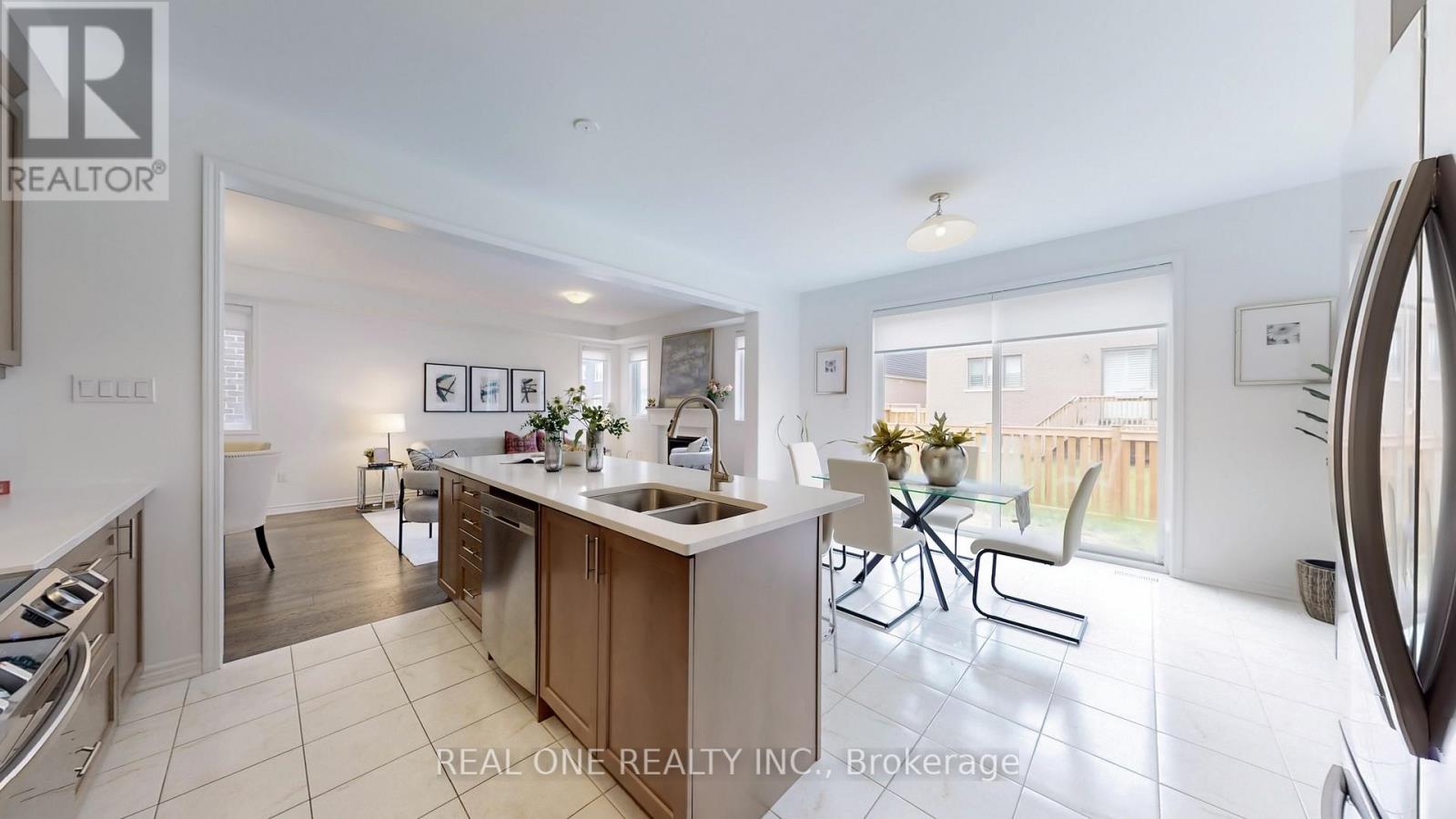 Photo 14 of 561 Kennedy Circle W, Milton ON