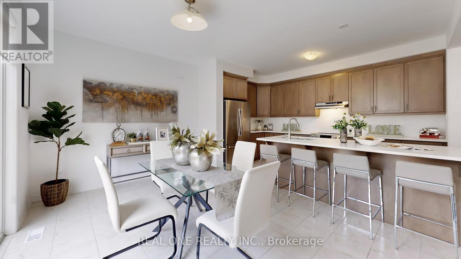 Photo 18 of 561 Kennedy Circle W, Milton ON