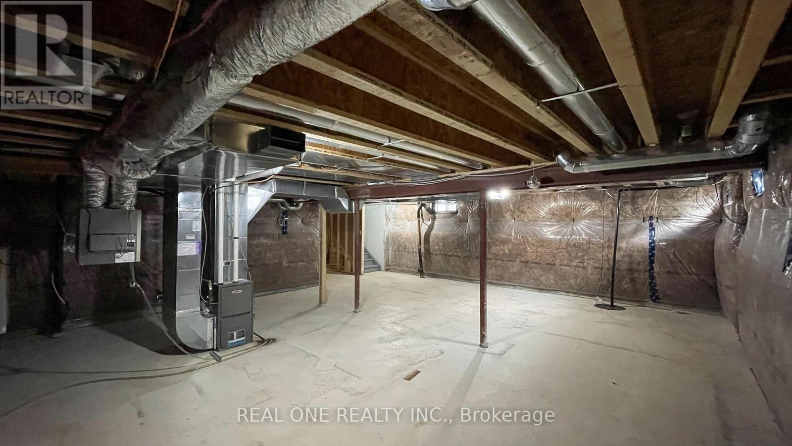Photo 38 of 561 Kennedy Circle W, Milton ON