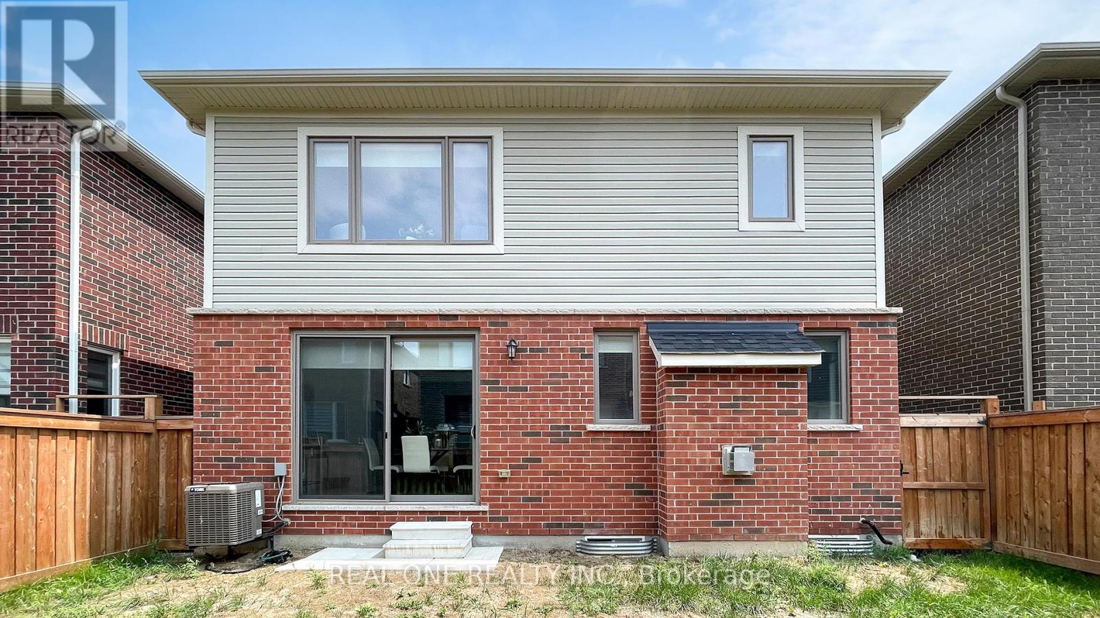 Photo 39 of 561 Kennedy Circle W, Milton ON