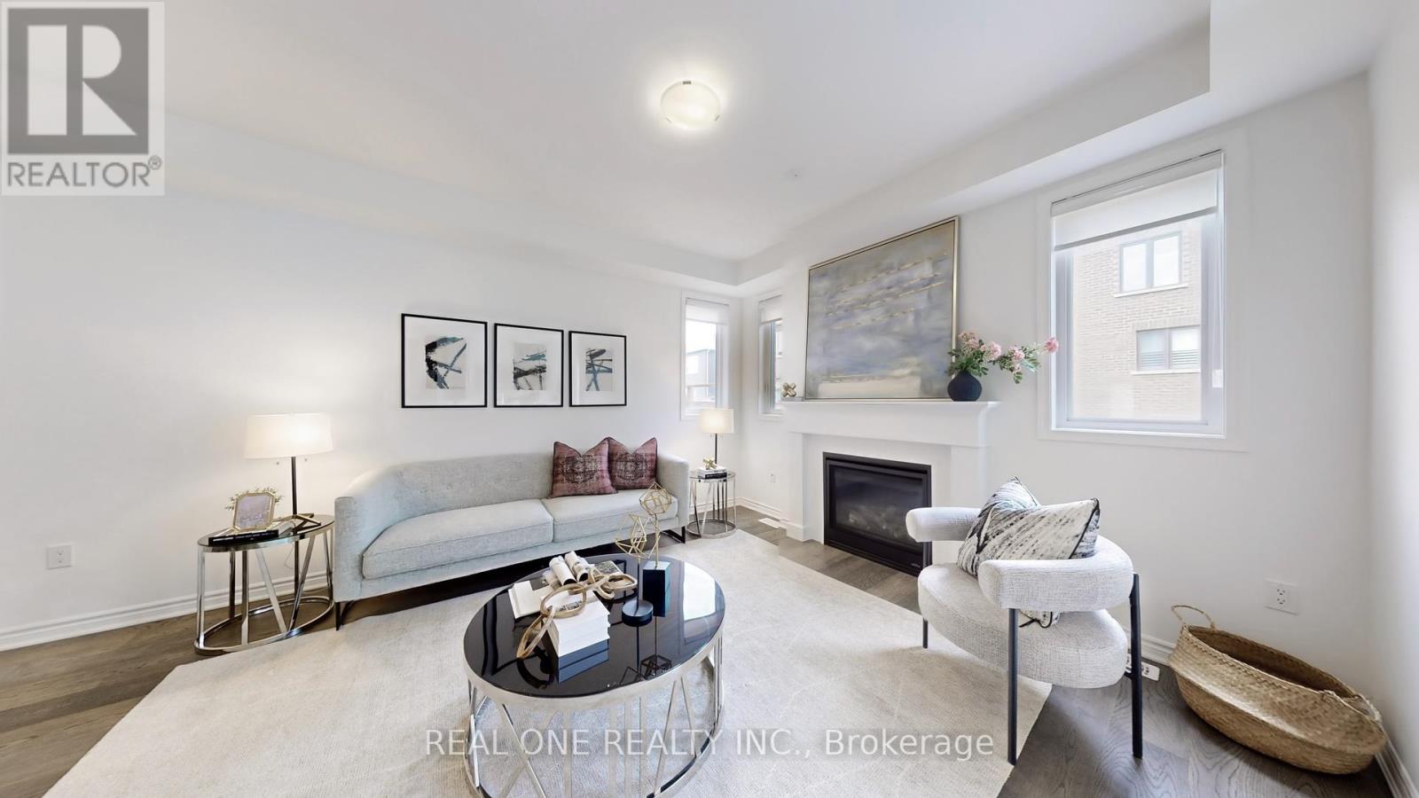 Photo 5 of 561 Kennedy Circle W, Milton ON
