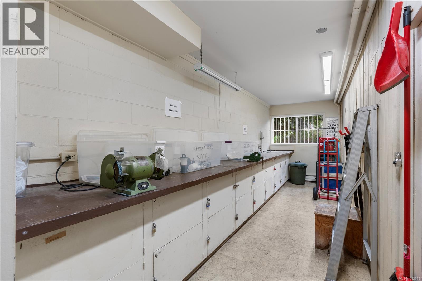 Photo 14 of 127 1680 Poplar Ave, Saanich BC