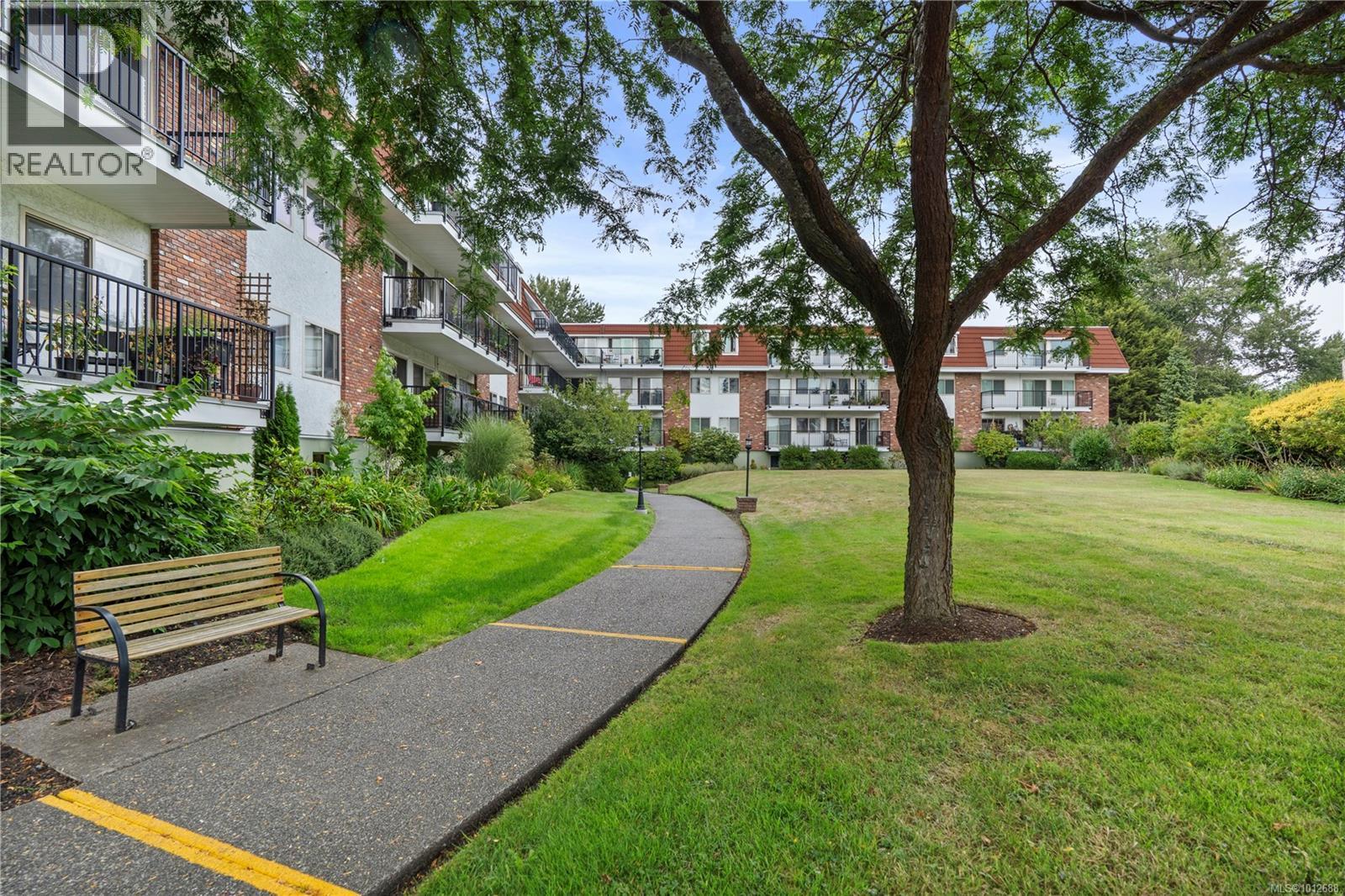Photo 20 of 127 1680 Poplar Ave, Saanich BC