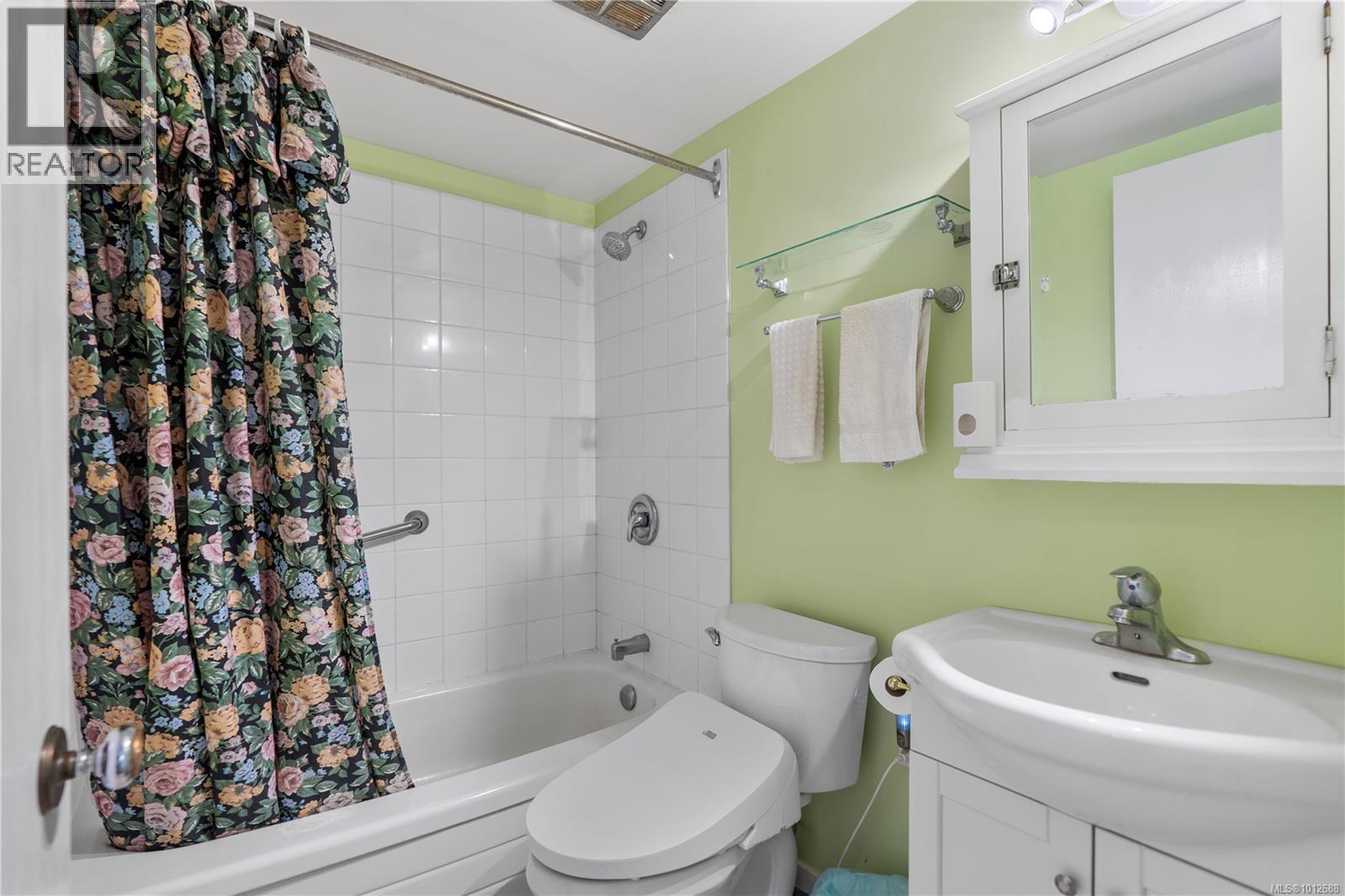 Photo 8 of 127 1680 Poplar Ave, Saanich BC