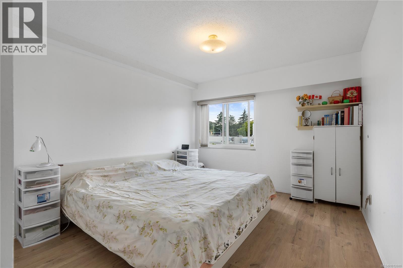 Photo 9 of 127 1680 Poplar Ave, Saanich BC