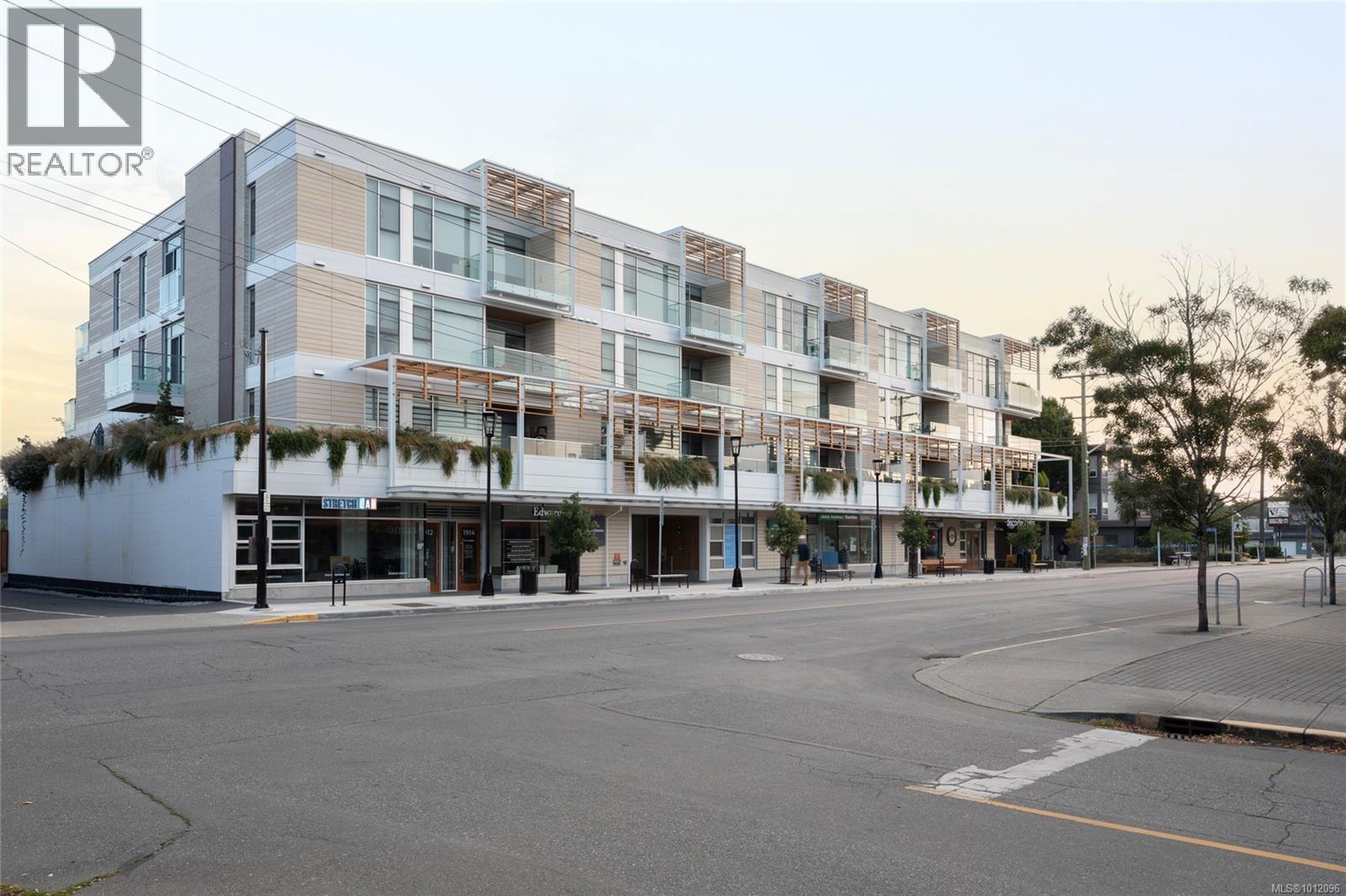 301 1916 Oak Bay Avenue, Victoria
