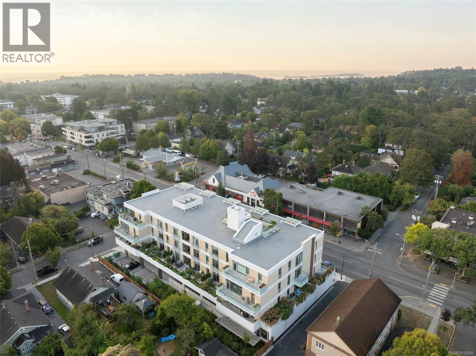 301 1916 Oak Bay Avenue, Victoria