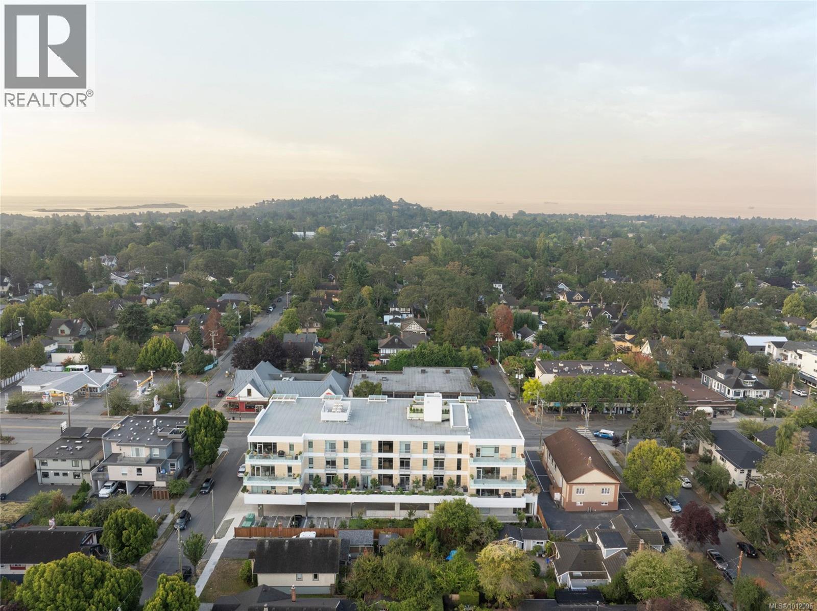 301 1916 Oak Bay Avenue, Victoria