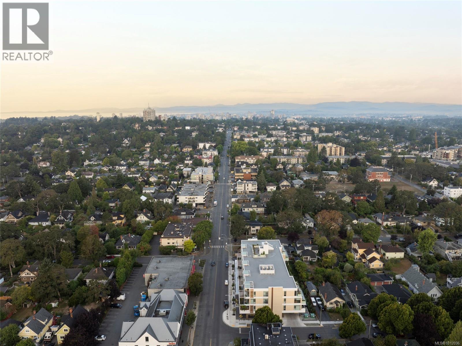 301 1916 Oak Bay Avenue, Victoria
