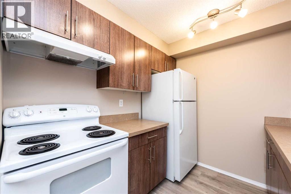 Photo 8 of 4210 403 Mackenzie Way Sw, Airdrie AB