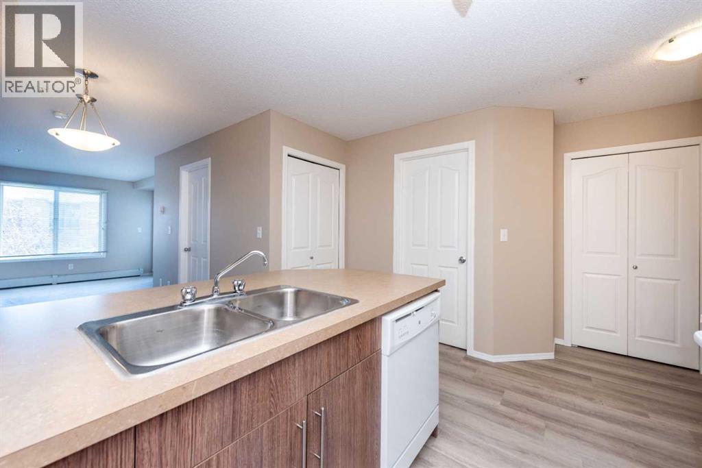 Photo 10 of 4210 403 Mackenzie Way Sw, Airdrie AB