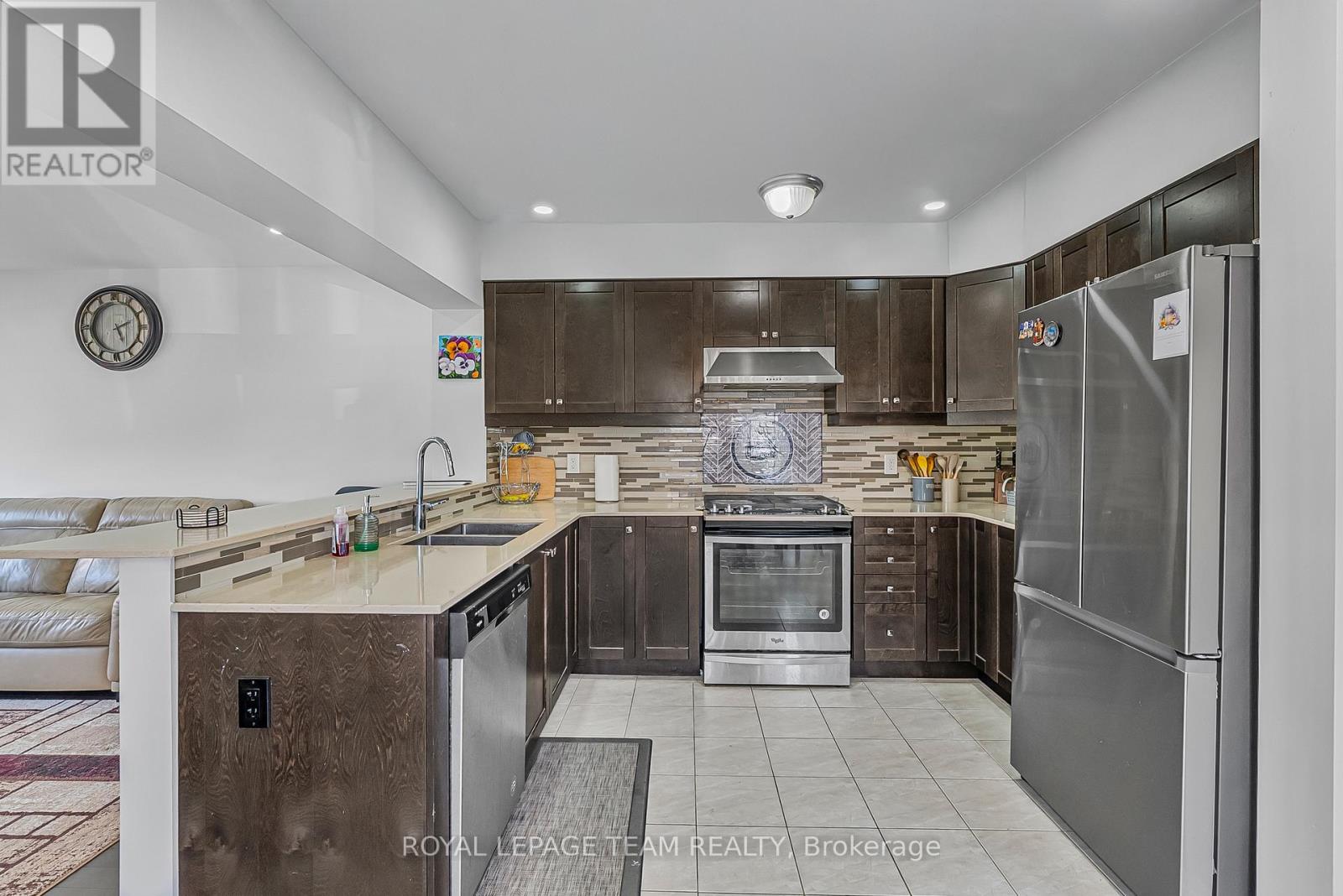 Photo 11 of 622 Parade Drive, Ottawa ON