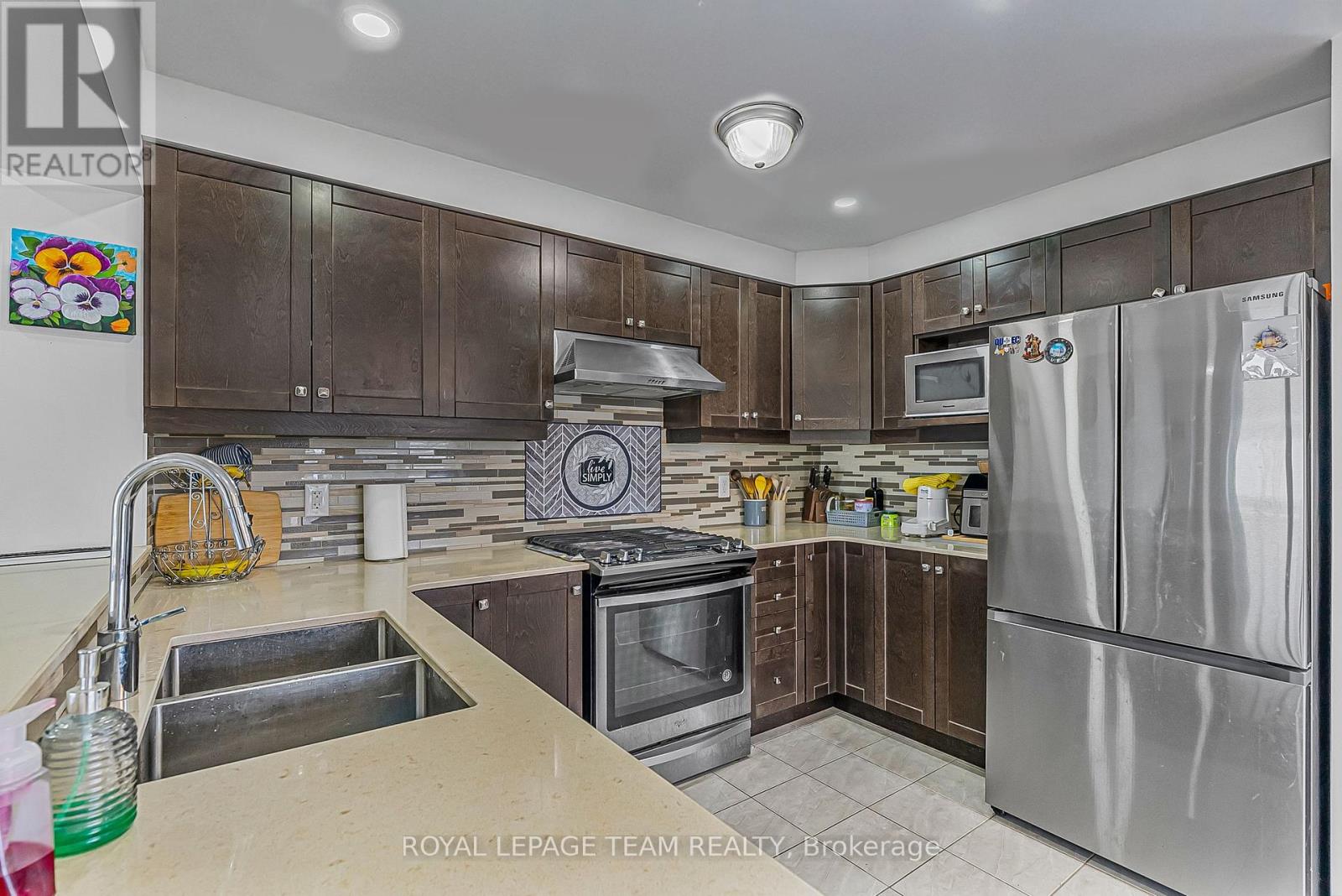 Photo 12 of 622 Parade Drive, Ottawa ON