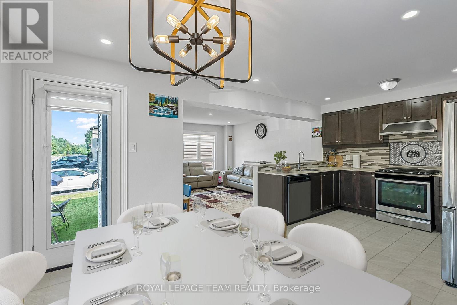 Photo 16 of 622 Parade Drive, Ottawa ON