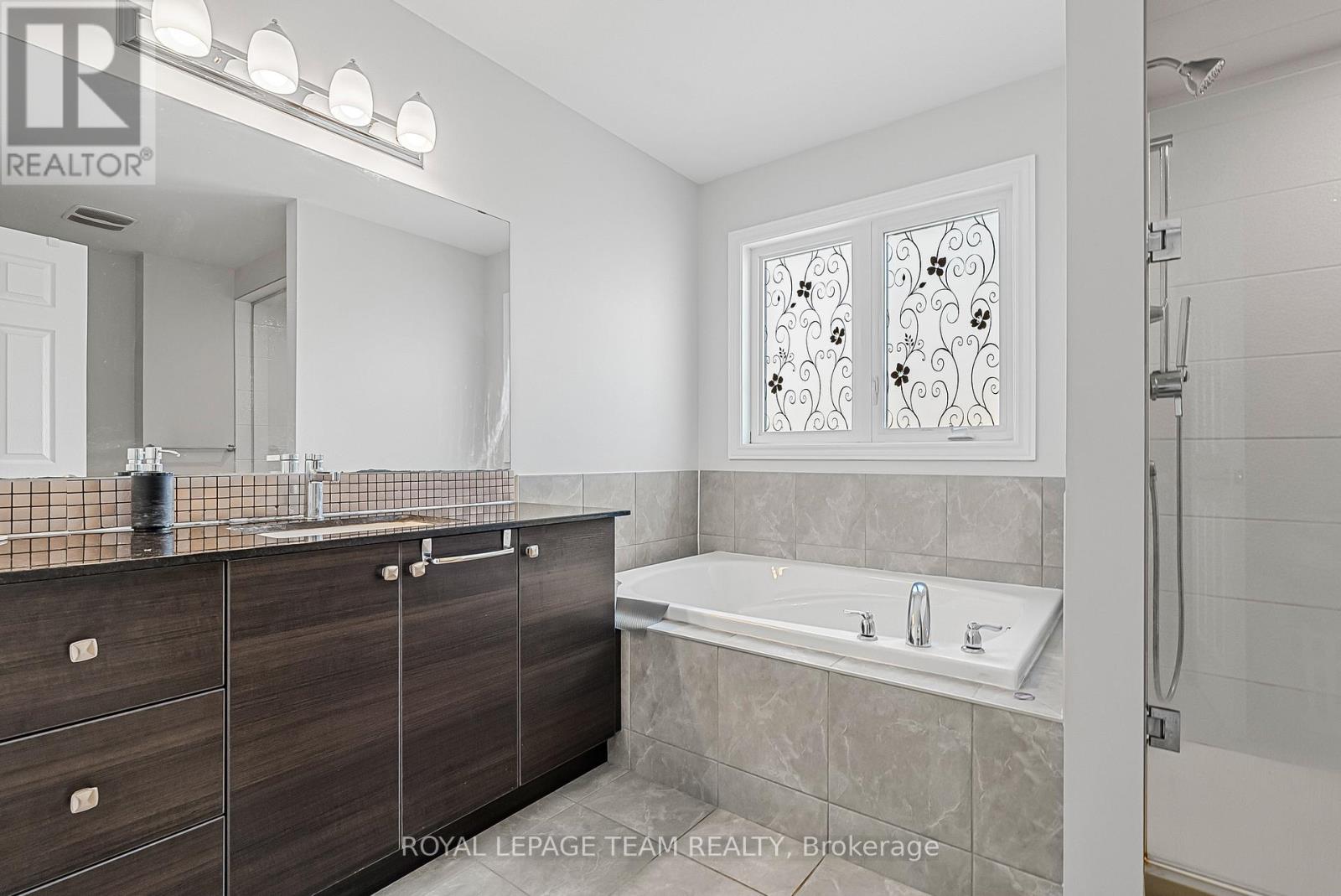 Photo 26 of 622 Parade Drive, Ottawa ON