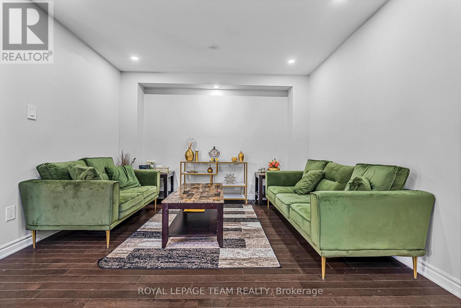 Photo 8 of 622 Parade Drive, Ottawa ON