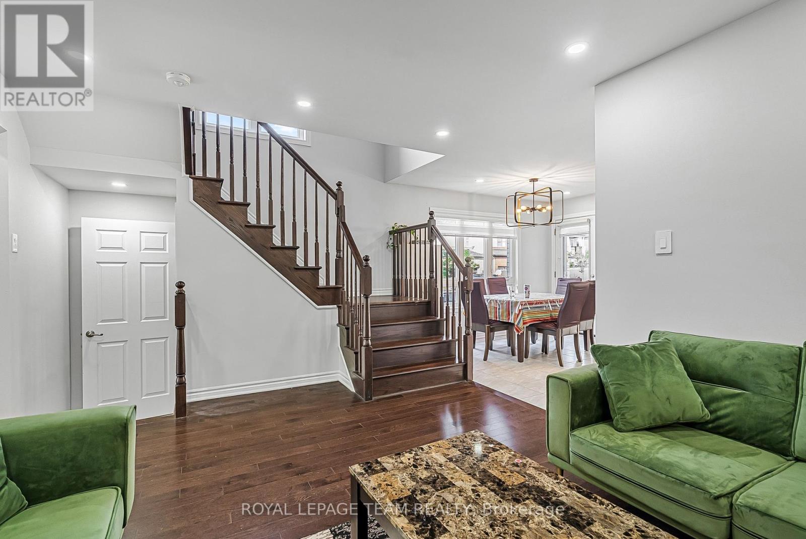 Photo 9 of 622 Parade Drive, Ottawa ON