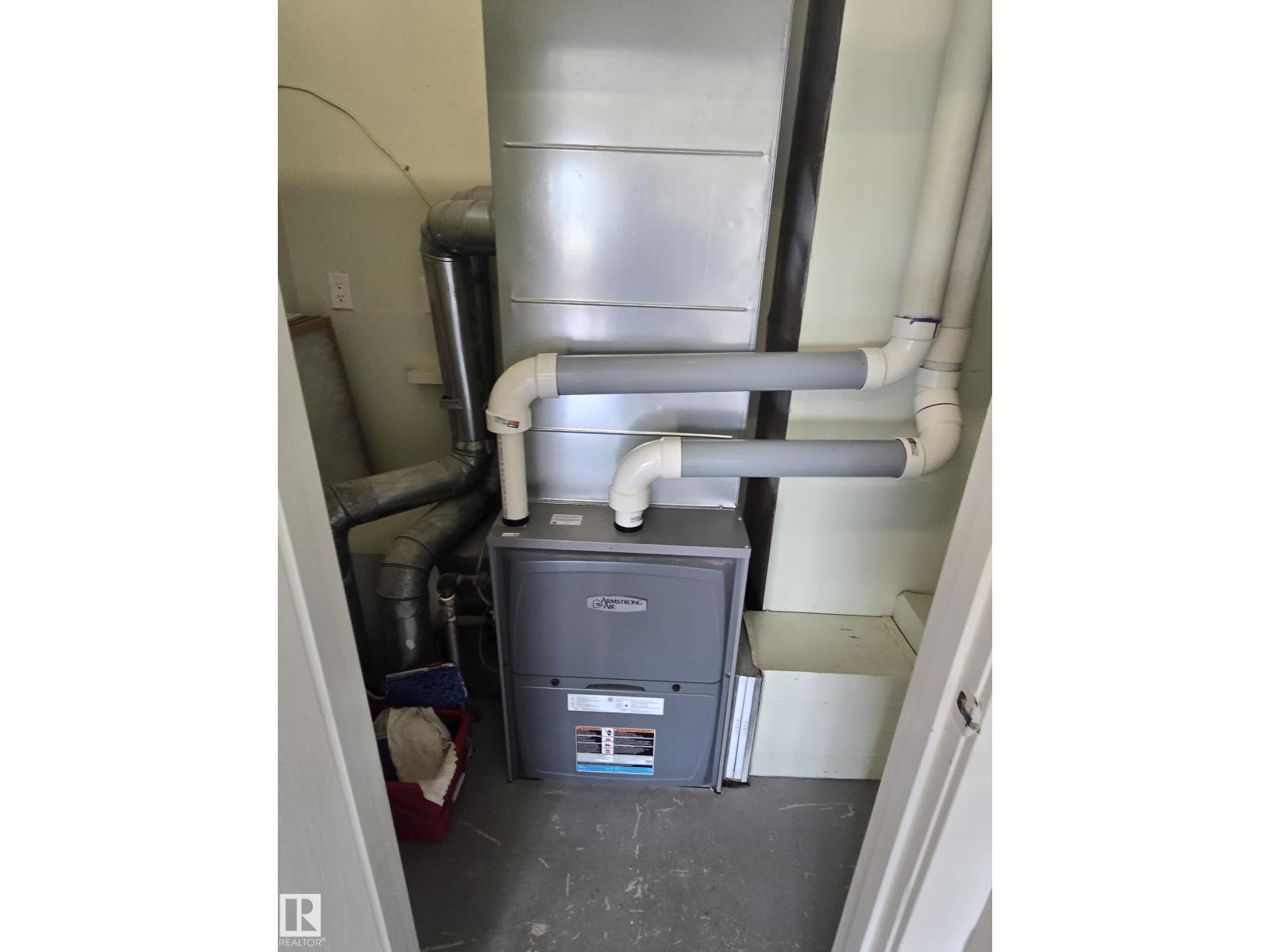 Photo 10 of 4916 50 St St, Sangudo AB