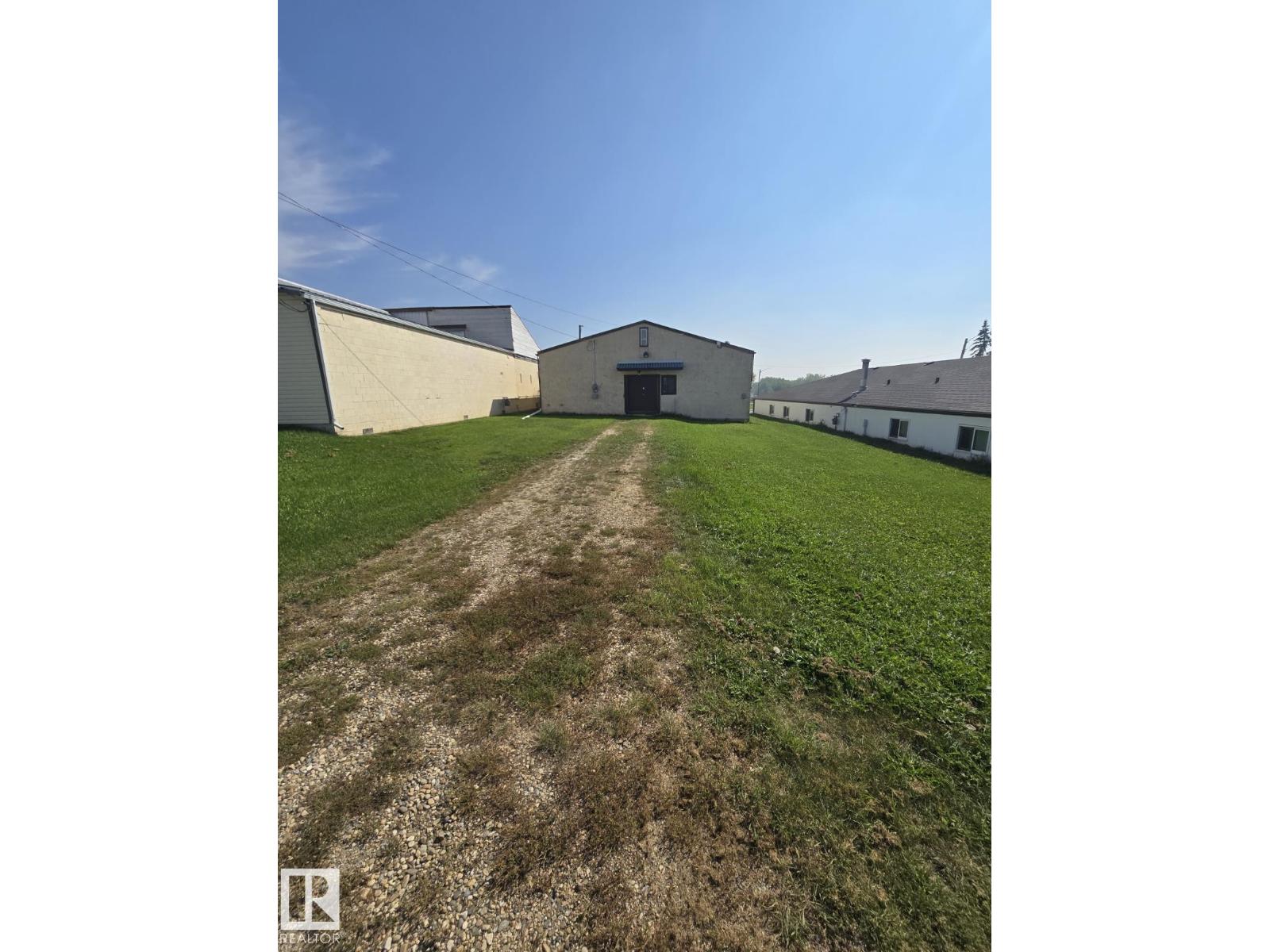Photo 11 of 4916 50 St St, Sangudo AB