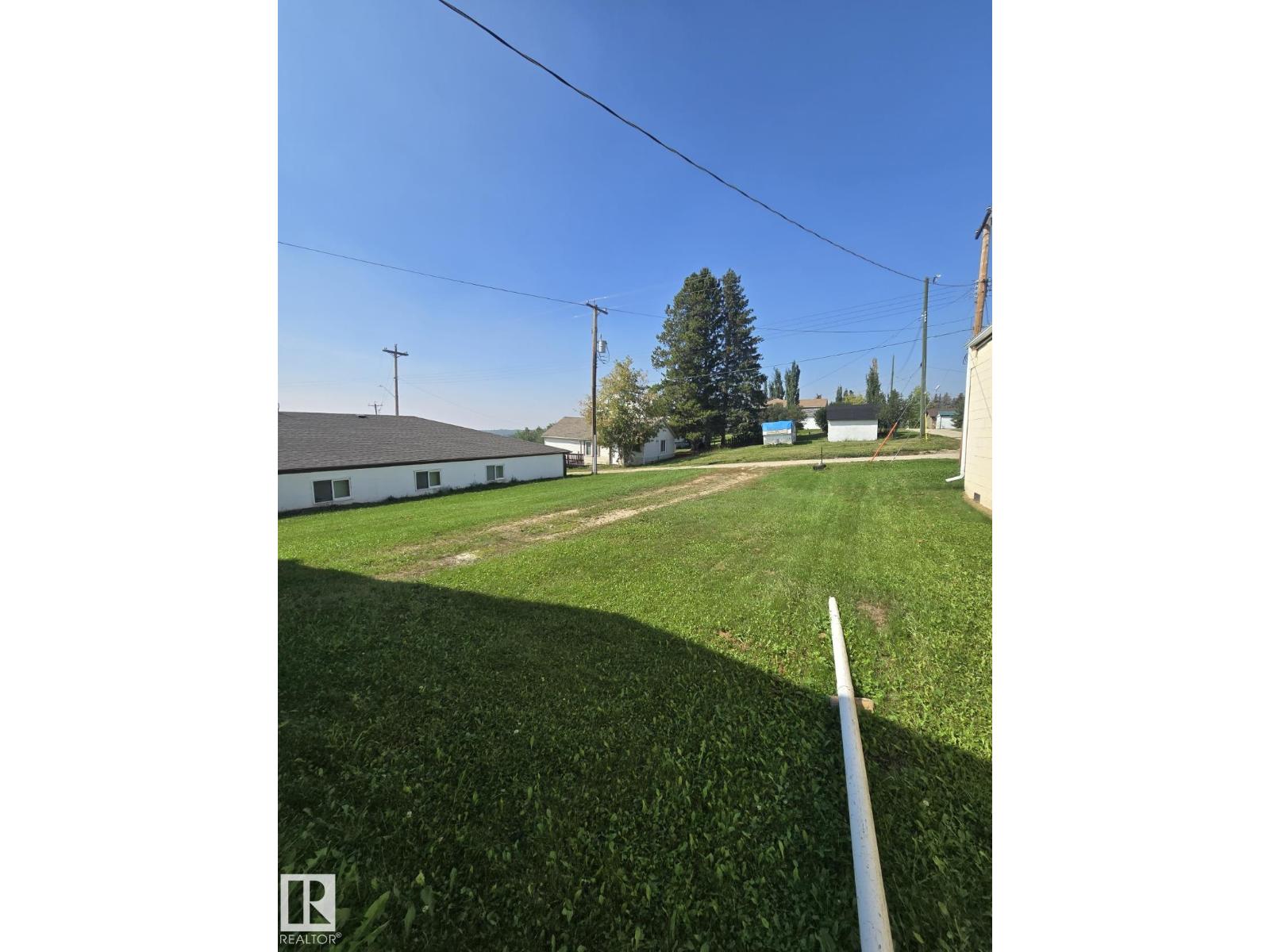 Photo 12 of 4916 50 St St, Sangudo AB