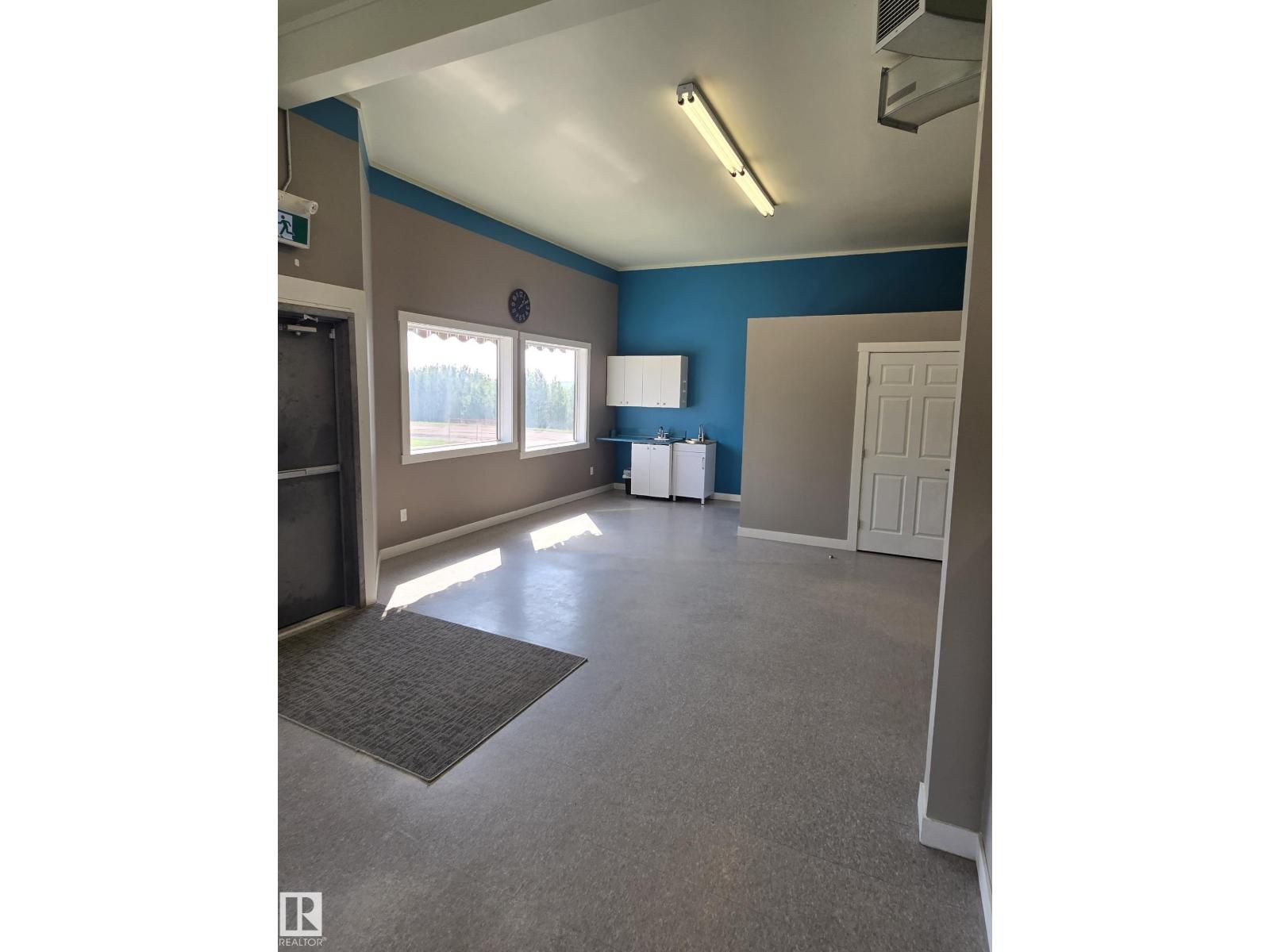 Photo 3 of 4916 50 St St, Sangudo AB