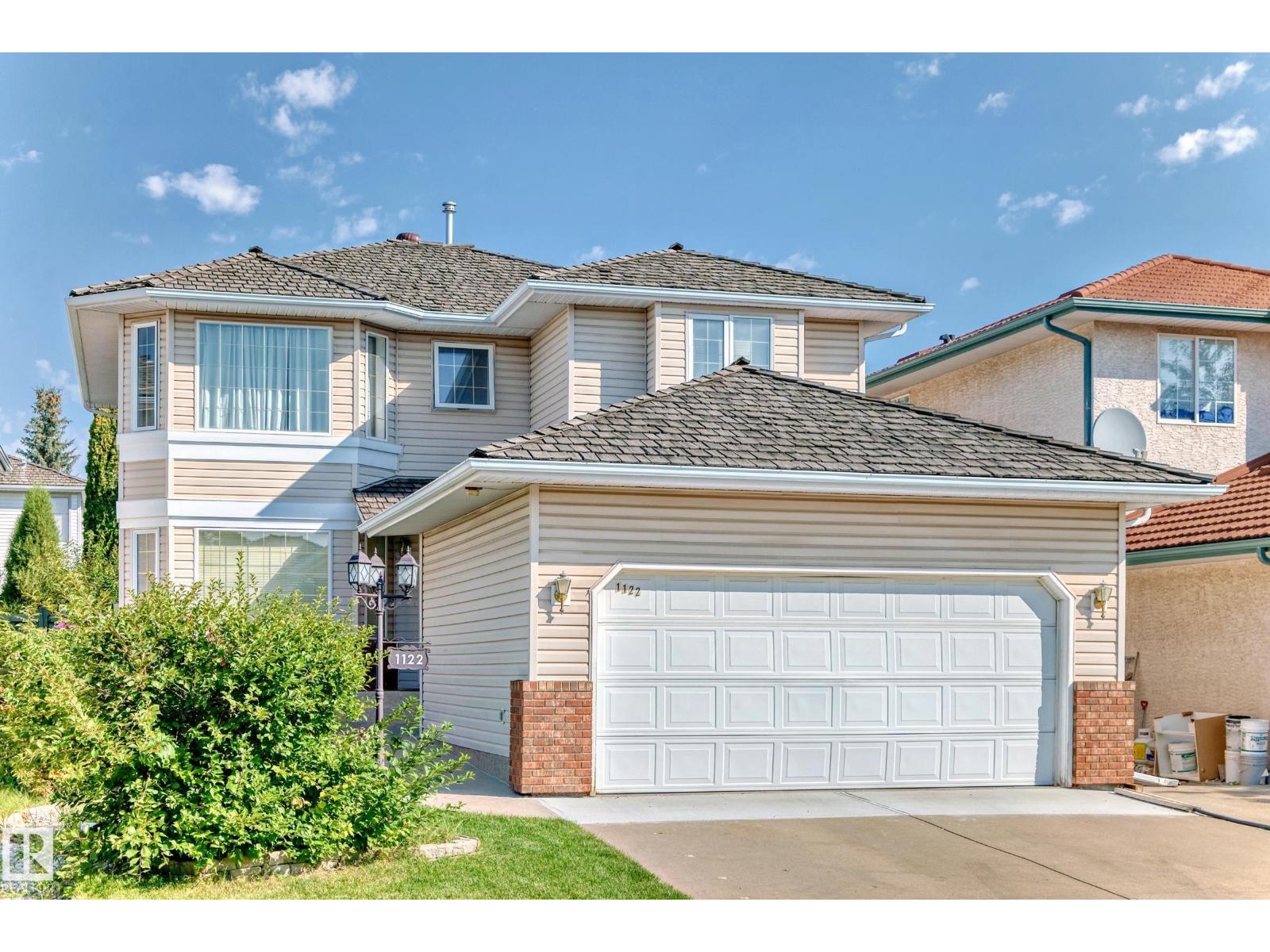 Photo 1 of 1122 Wedgewood Bv Nw, Edmonton AB