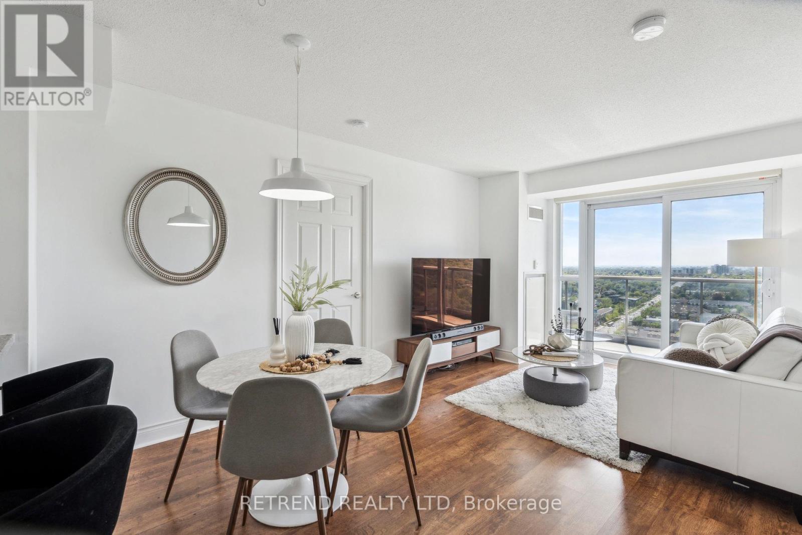 Photo 1 of 2111 15 Greenview Avenue, Toronto ON