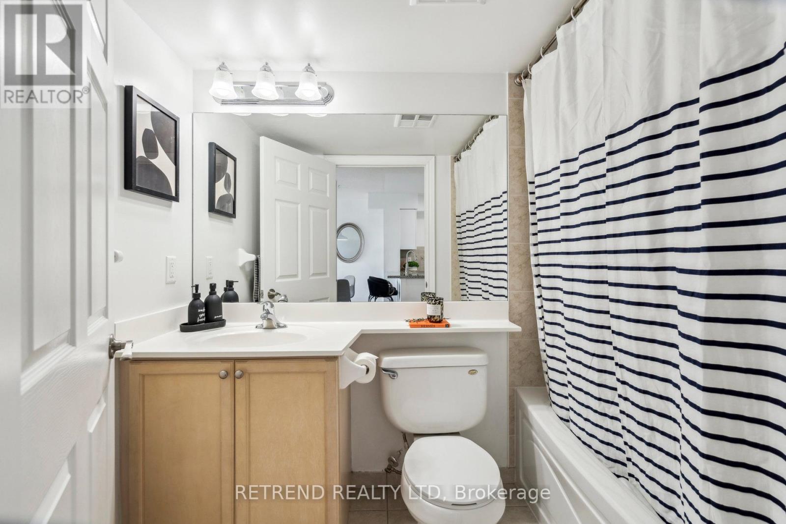 Photo 13 of 2111 15 Greenview Avenue, Toronto ON