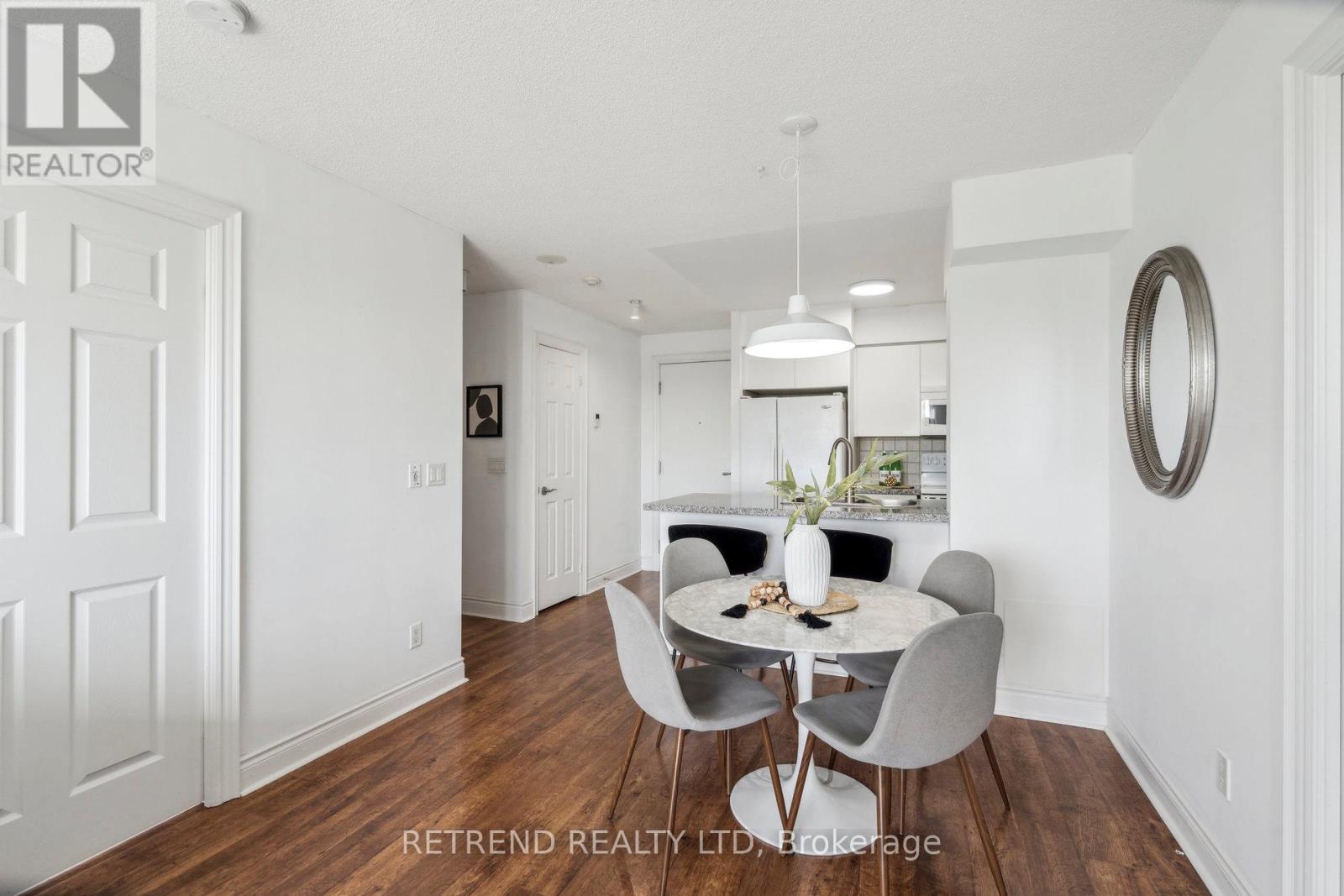 Photo 7 of 2111 15 Greenview Avenue, Toronto ON