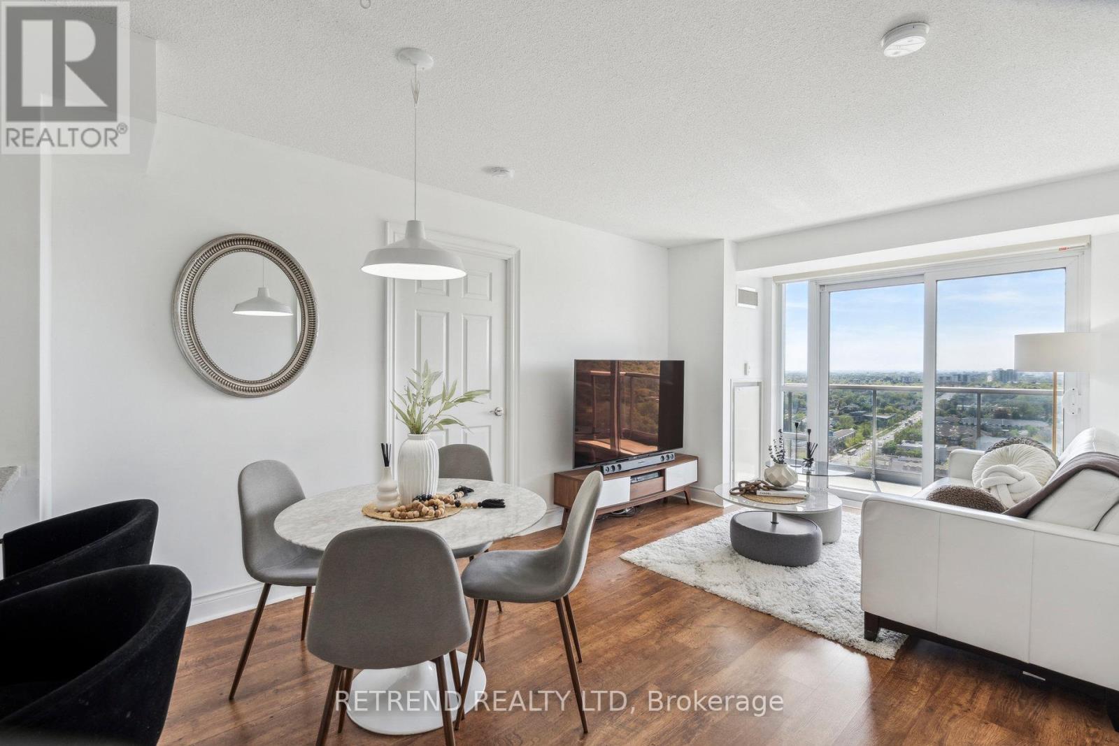 Photo 8 of 2111 15 Greenview Avenue, Toronto ON