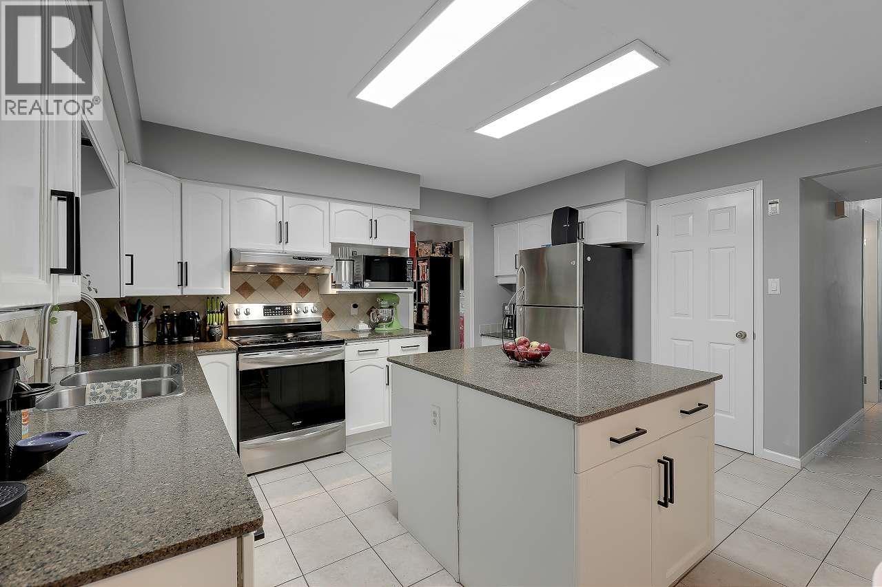 Photo 6 of 5256 Cambridge Court, Delta BC
