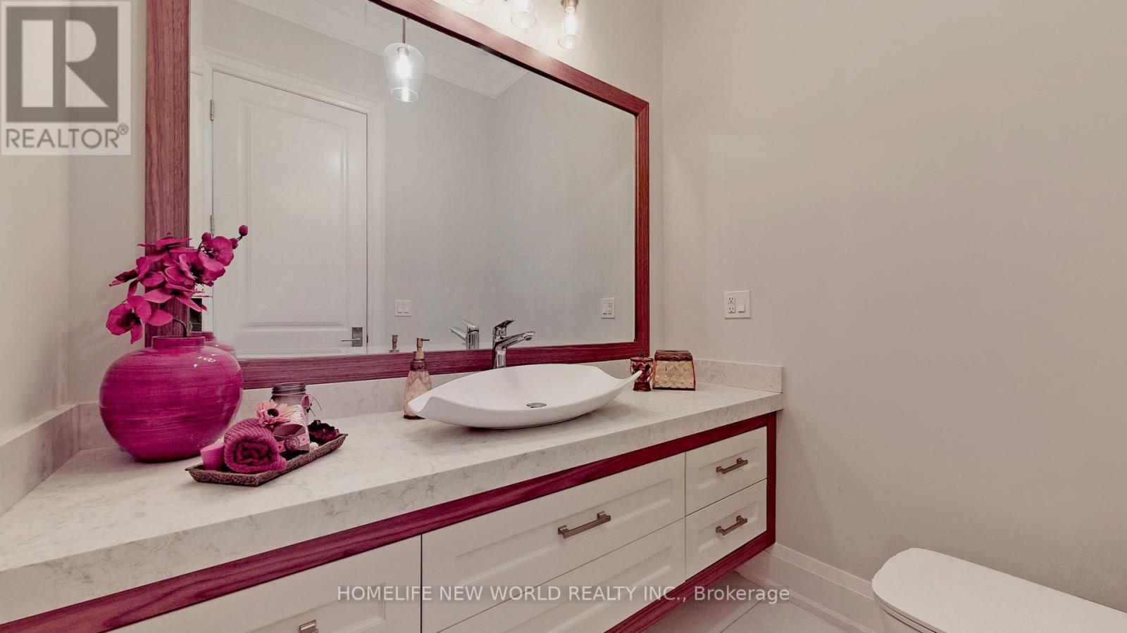 Photo 13 of 302 Johnston Avenue, Toronto ON