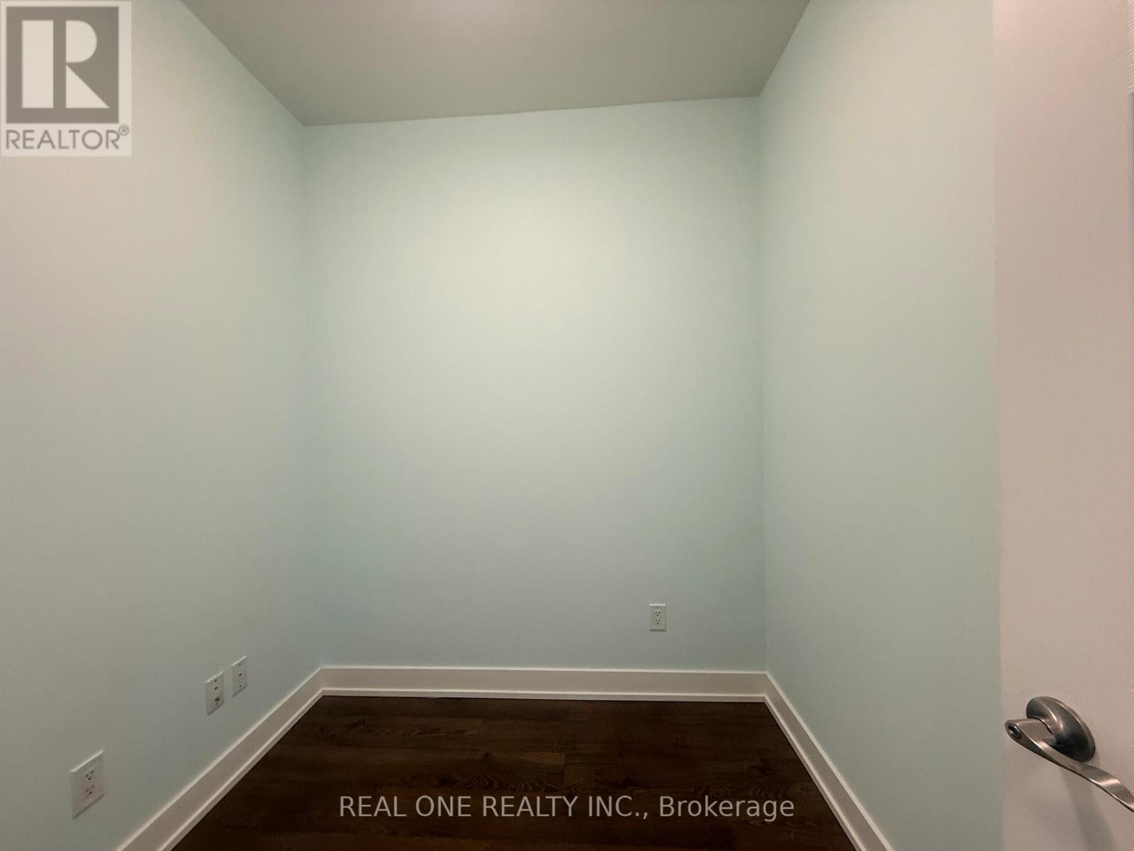 Photo 2 of 610 80 Vanauley Street, Toronto ON