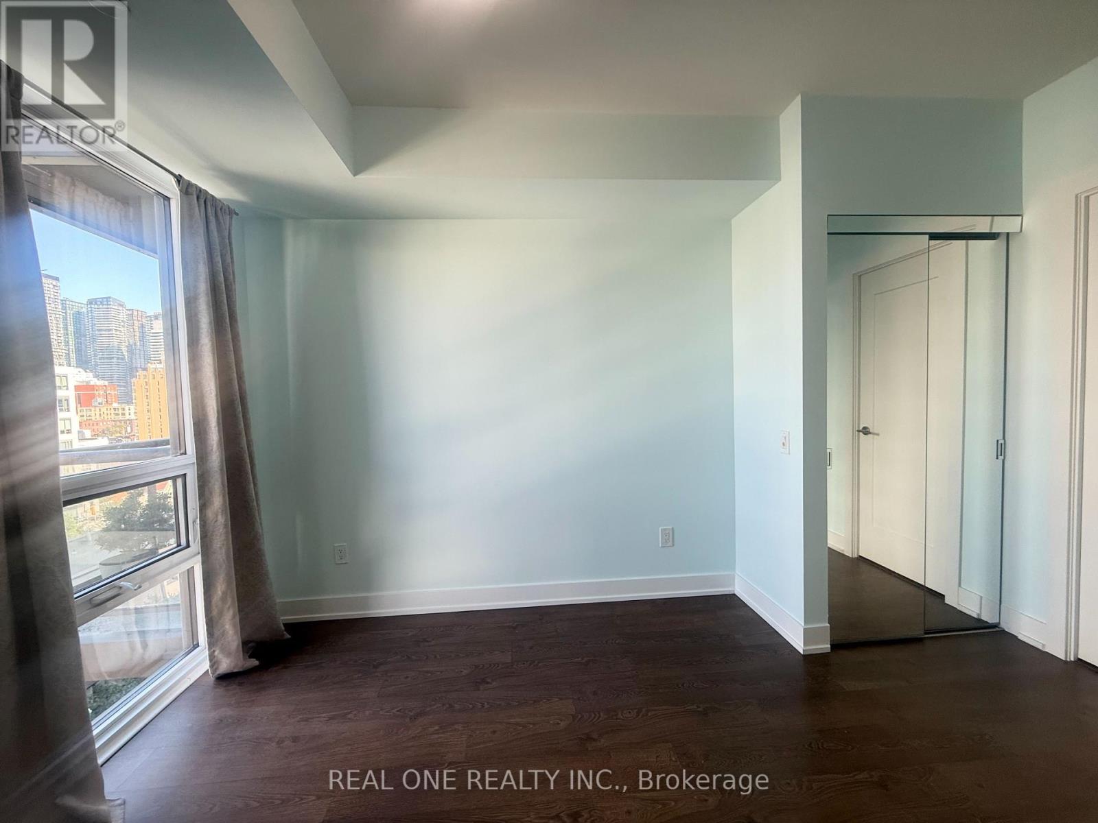 Photo 6 of 610 80 Vanauley Street, Toronto ON