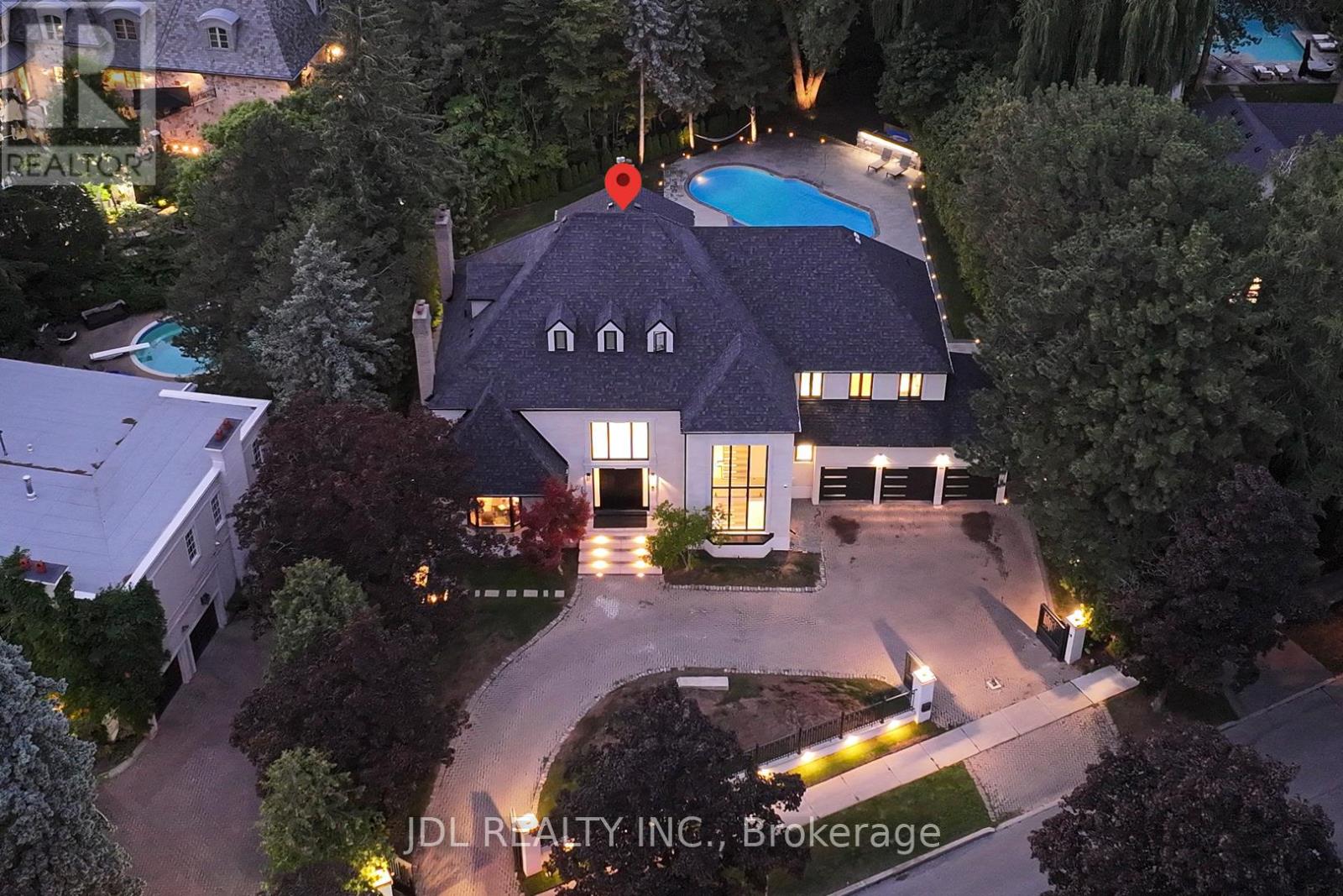 Photo 1 of 19 Fifeshire Road, Toronto ON