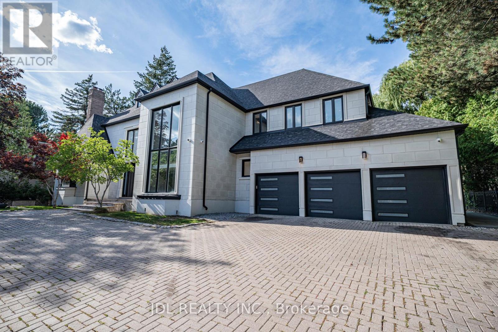 Photo 2 of 19 Fifeshire Road, Toronto ON