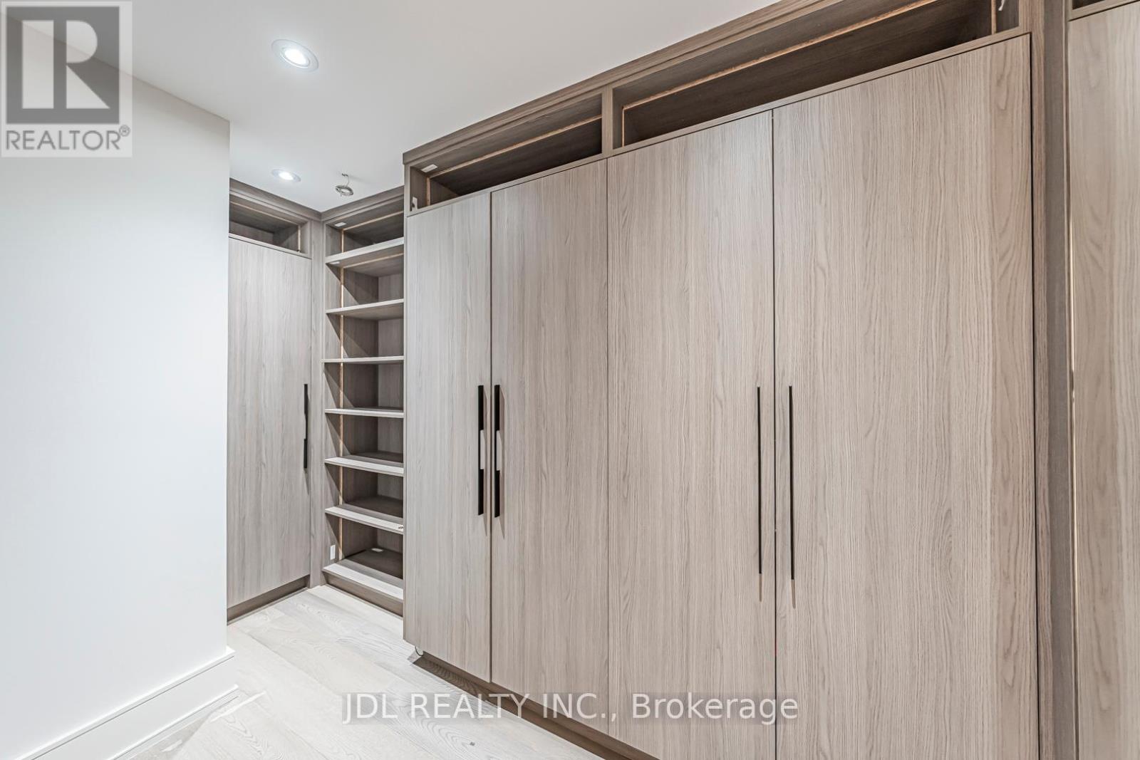 Photo 24 of 19 Fifeshire Road, Toronto ON