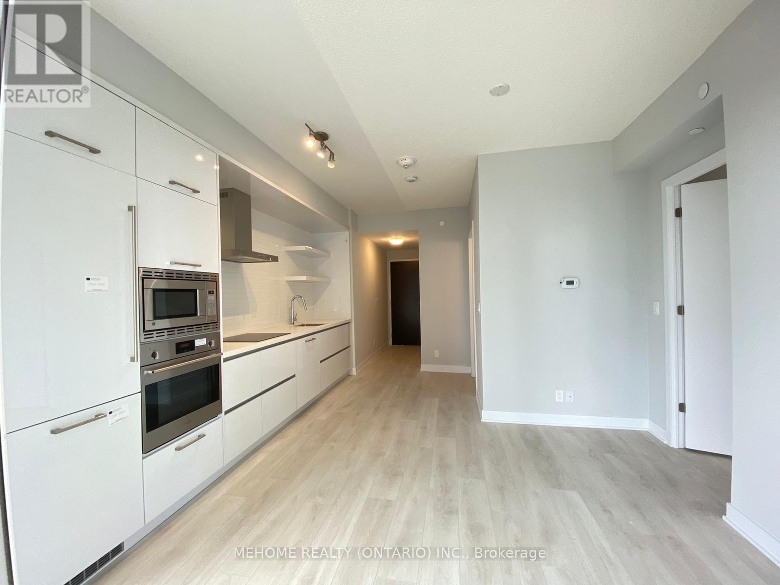 Photo 1 of 806 2221 Yonge Street, Toronto ON