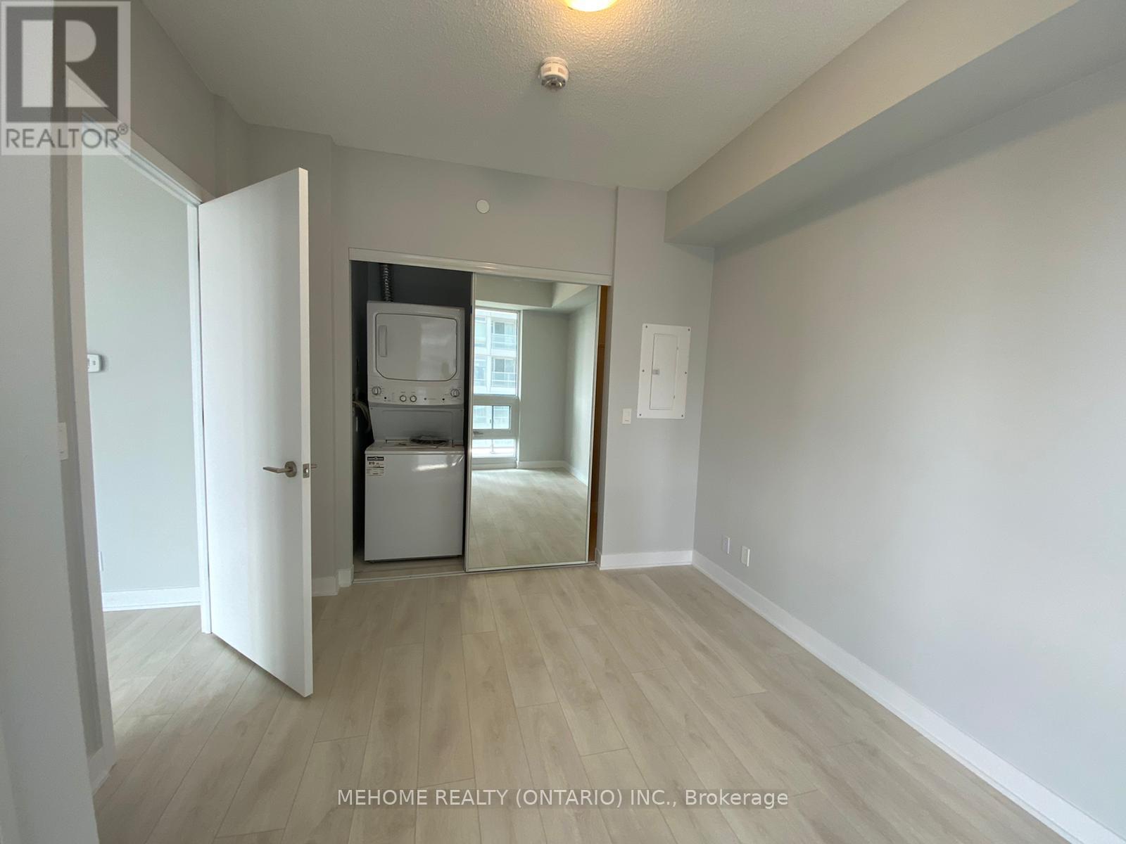Photo 5 of 806 2221 Yonge Street, Toronto ON