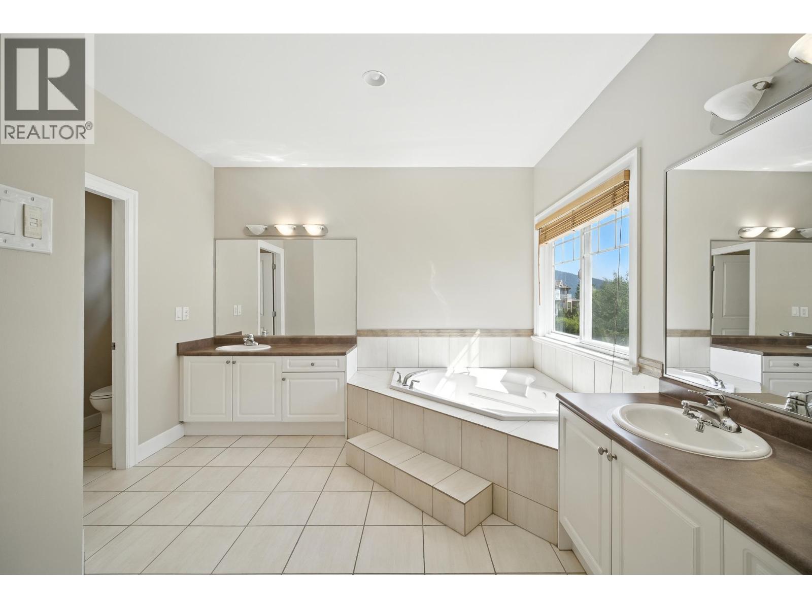 Photo 19 of 3252 Camelback Lane, Coquitlam BC